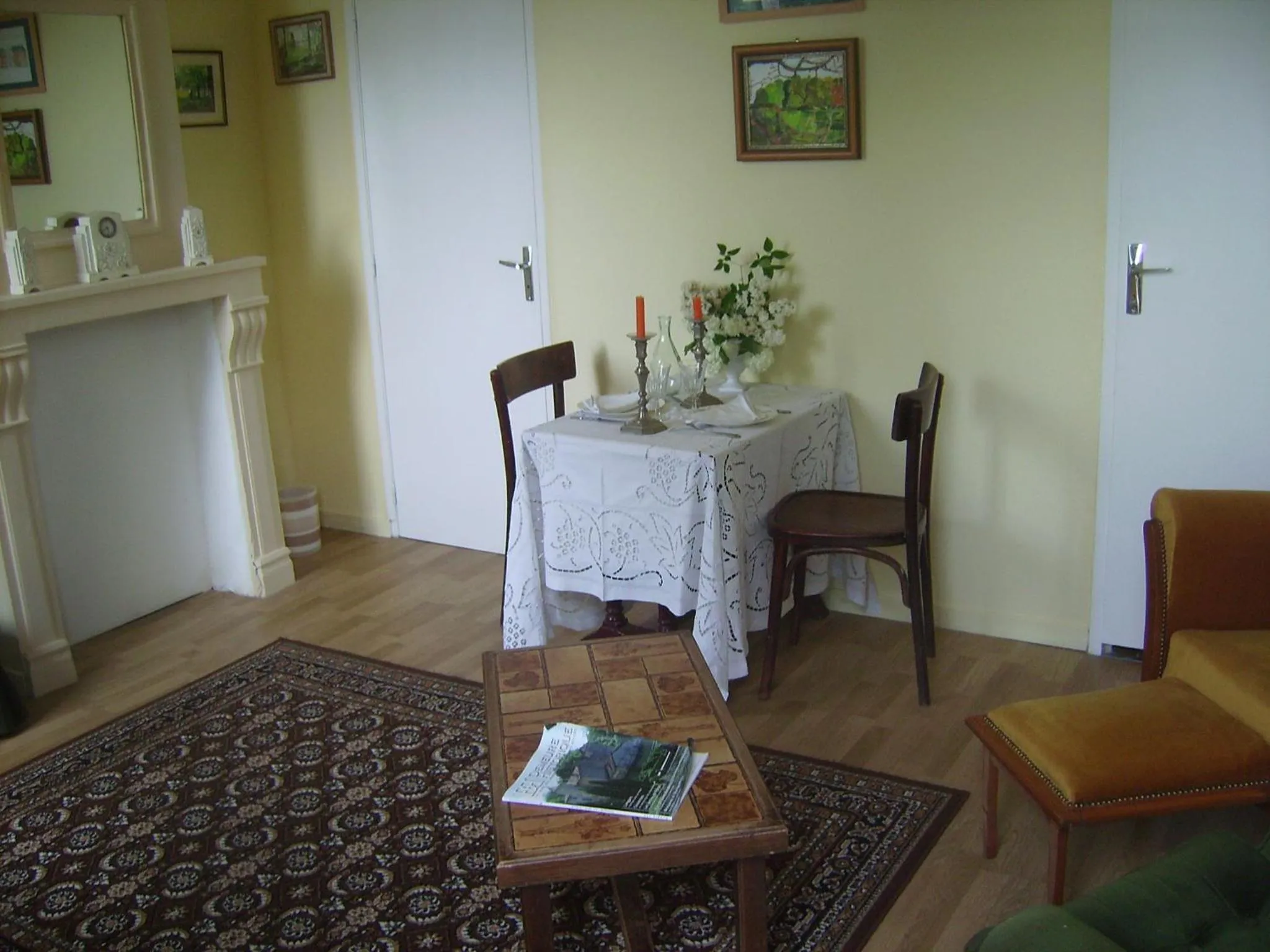 Seating area in Chambres d'hôtes & Gîtes du Château de Grand Rullecourt
