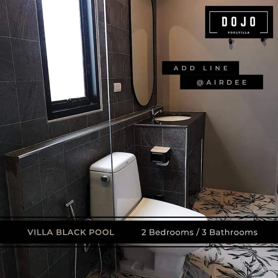 Toilet in Dojo pool villa