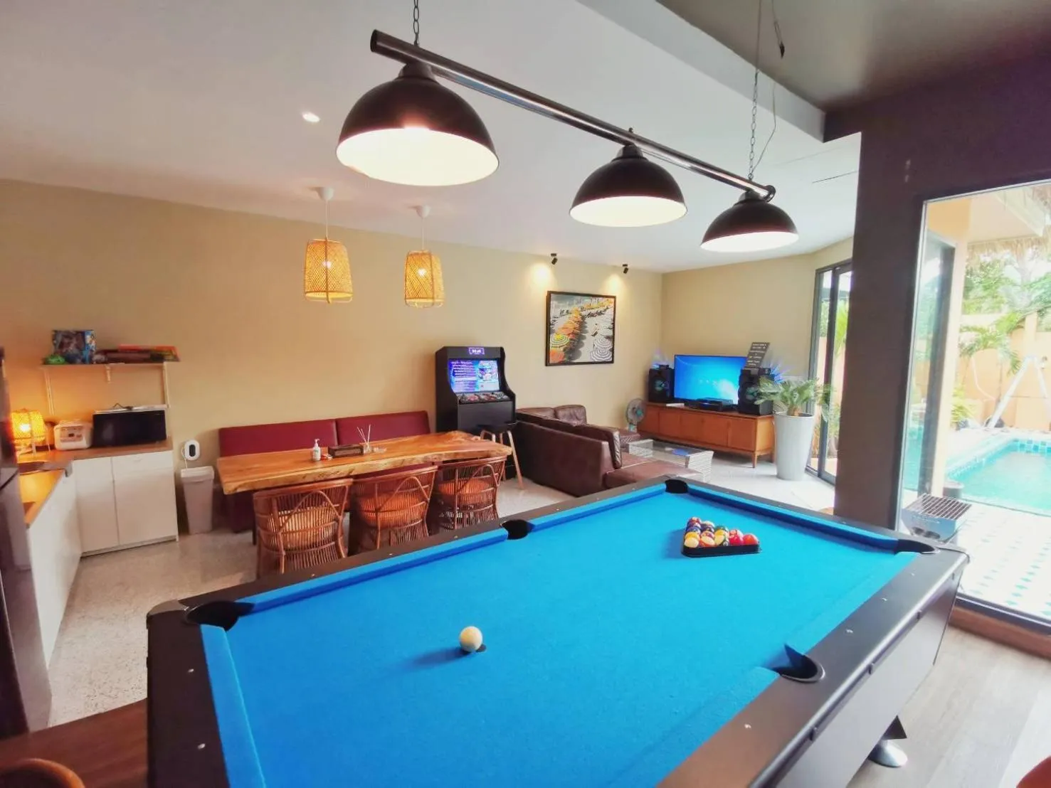 TV and multimedia in Dojo pool villa