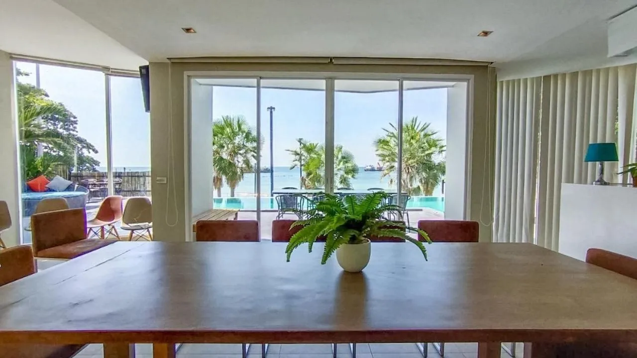 Dining area in Dojo pool villa