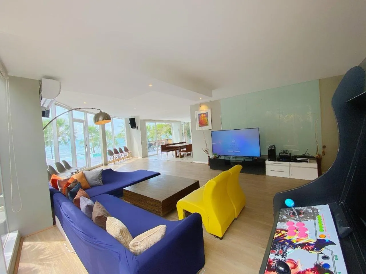 TV and multimedia in Dojo pool villa