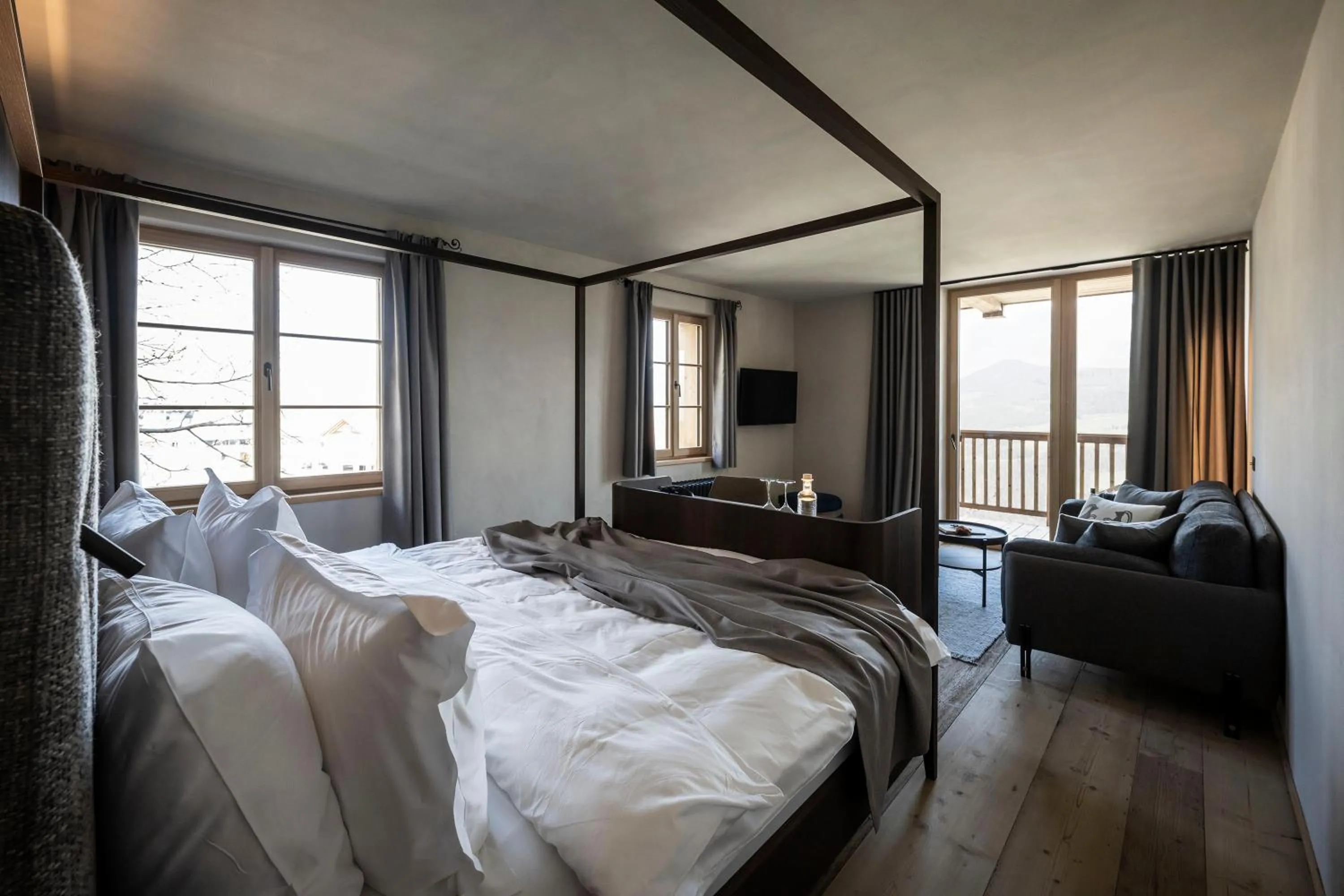 Photo of the whole room, Bed in Hotel Ansitz Steinbock