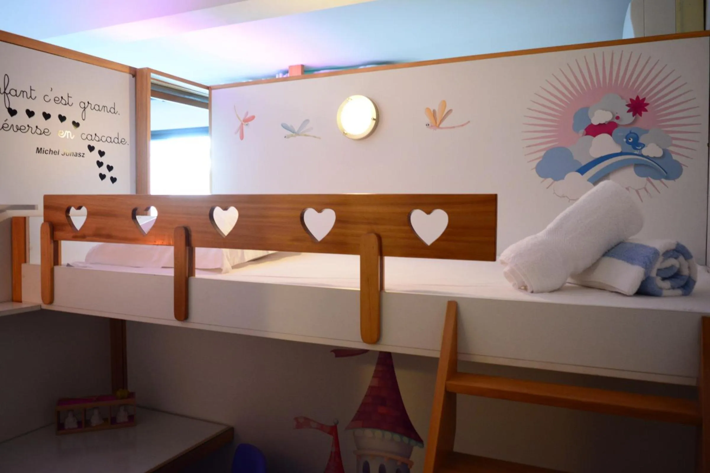 Bed in Moana Studio - downtown Papeete - WiFi AC Netflix parking - 3 people