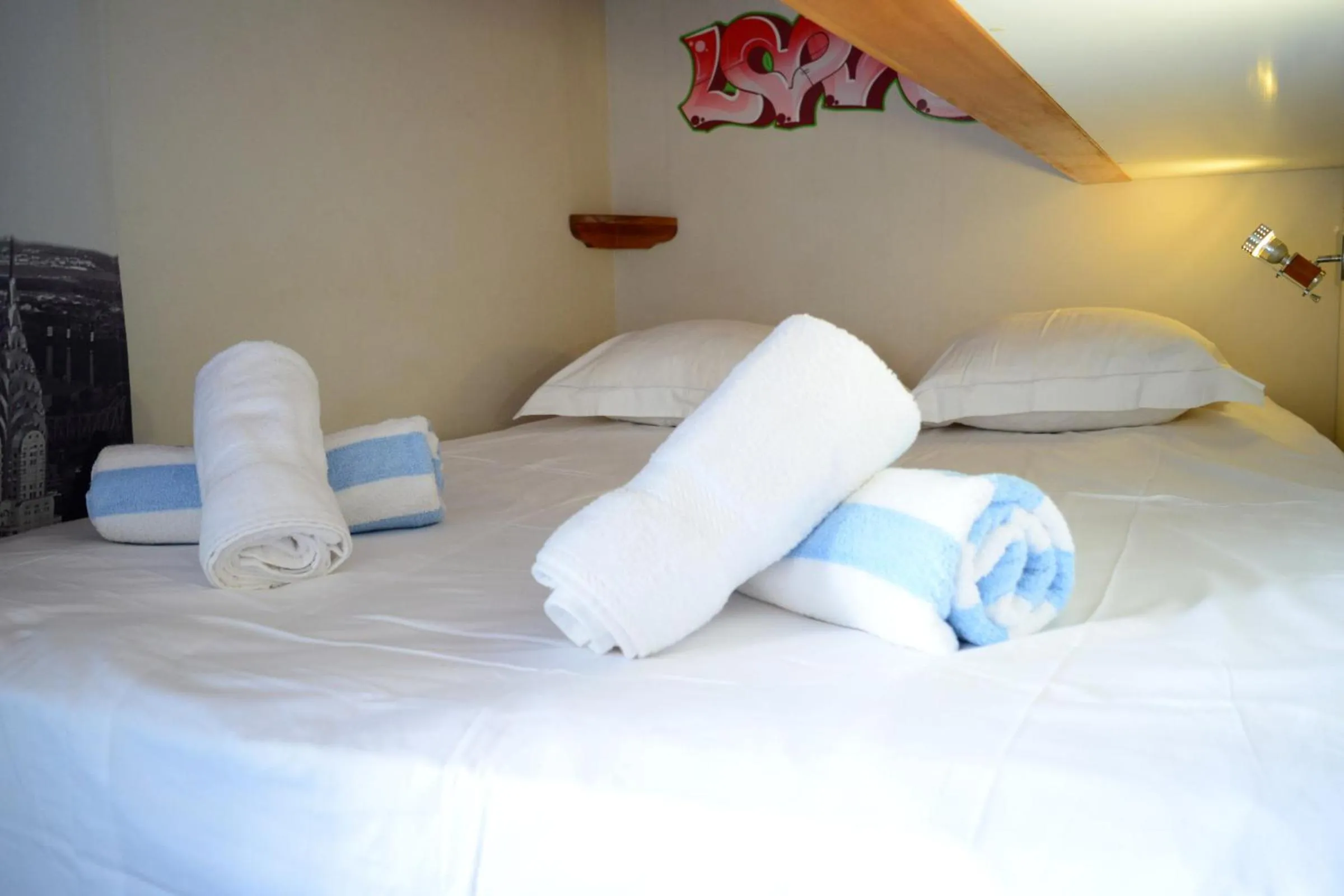 Bedroom in Moana Studio - downtown Papeete - WiFi AC Netflix parking - 3 people