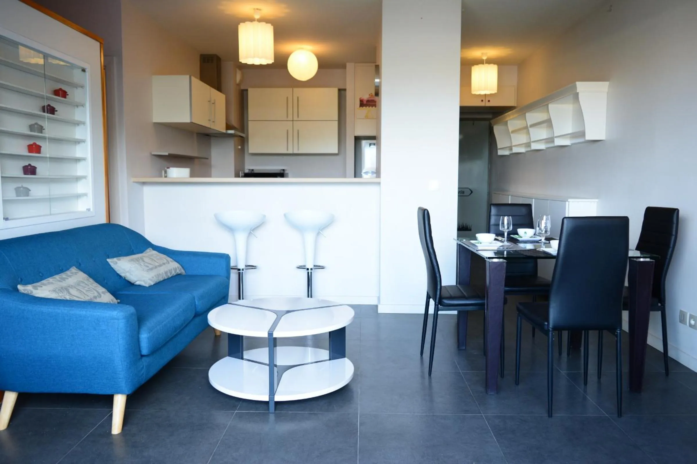 Living room in Moana Studio - downtown Papeete - WiFi AC Netflix parking - 3 people