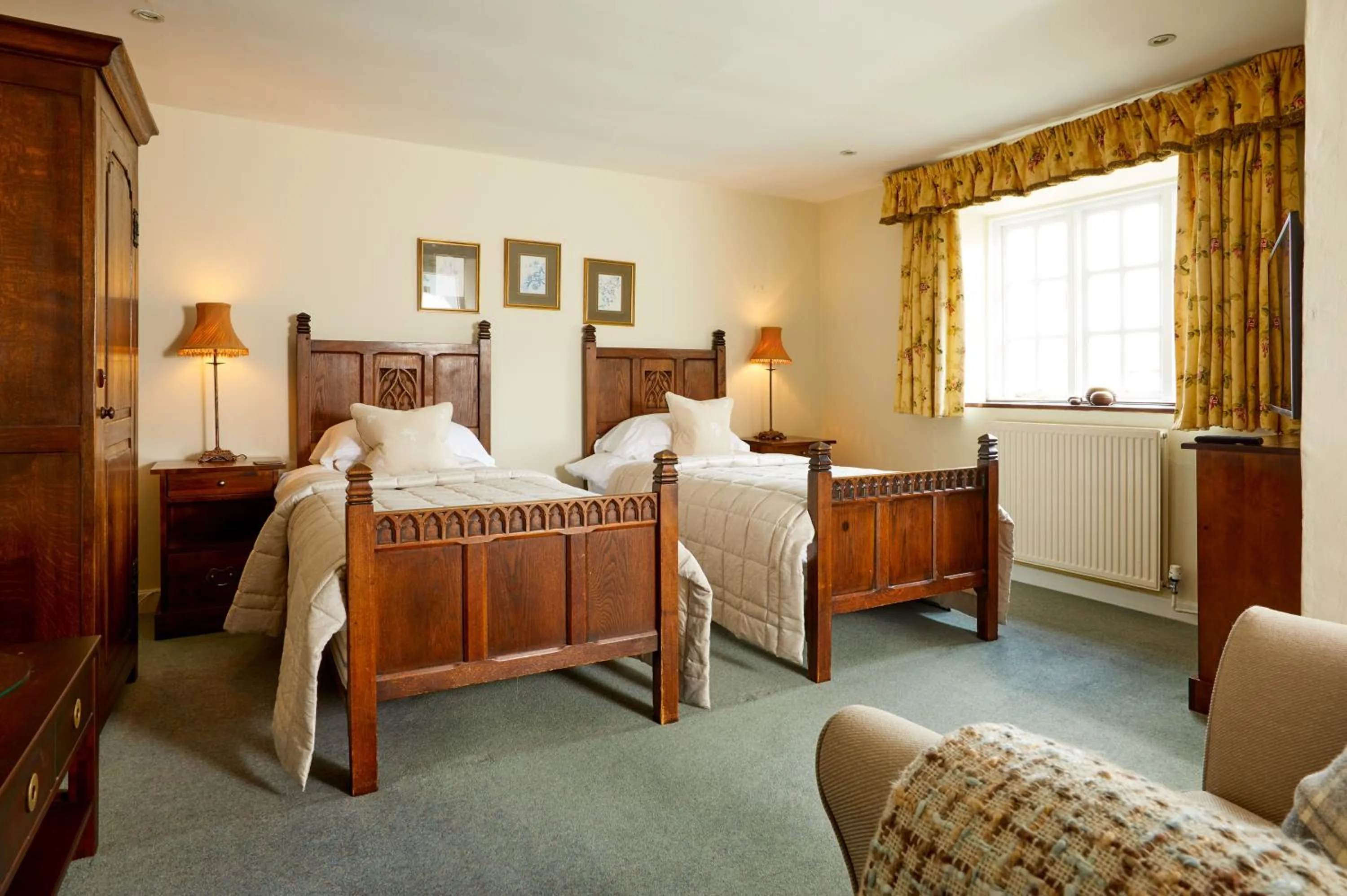 Bed in Burford House BH