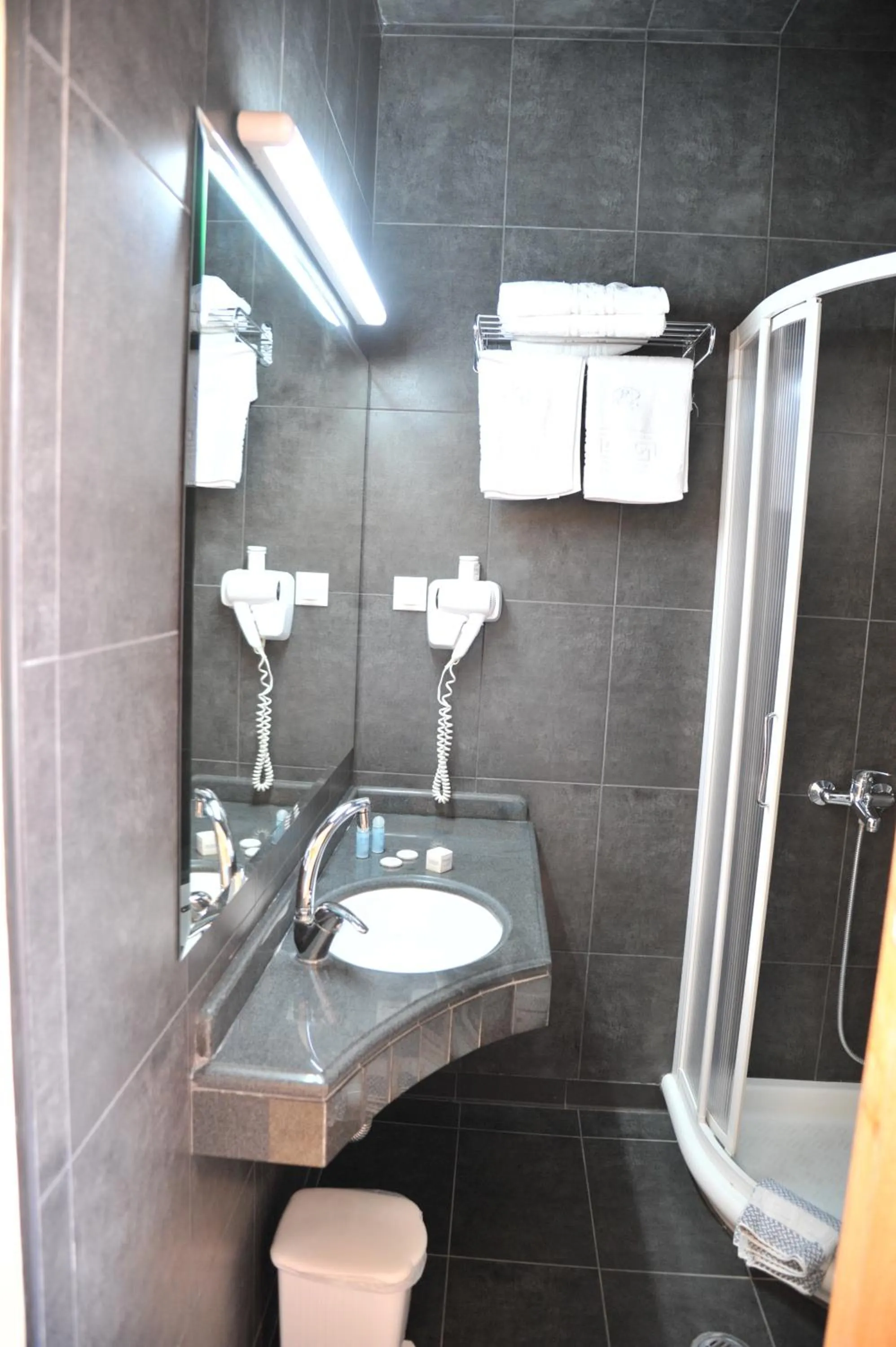 Shower in Pitsakis Hotel