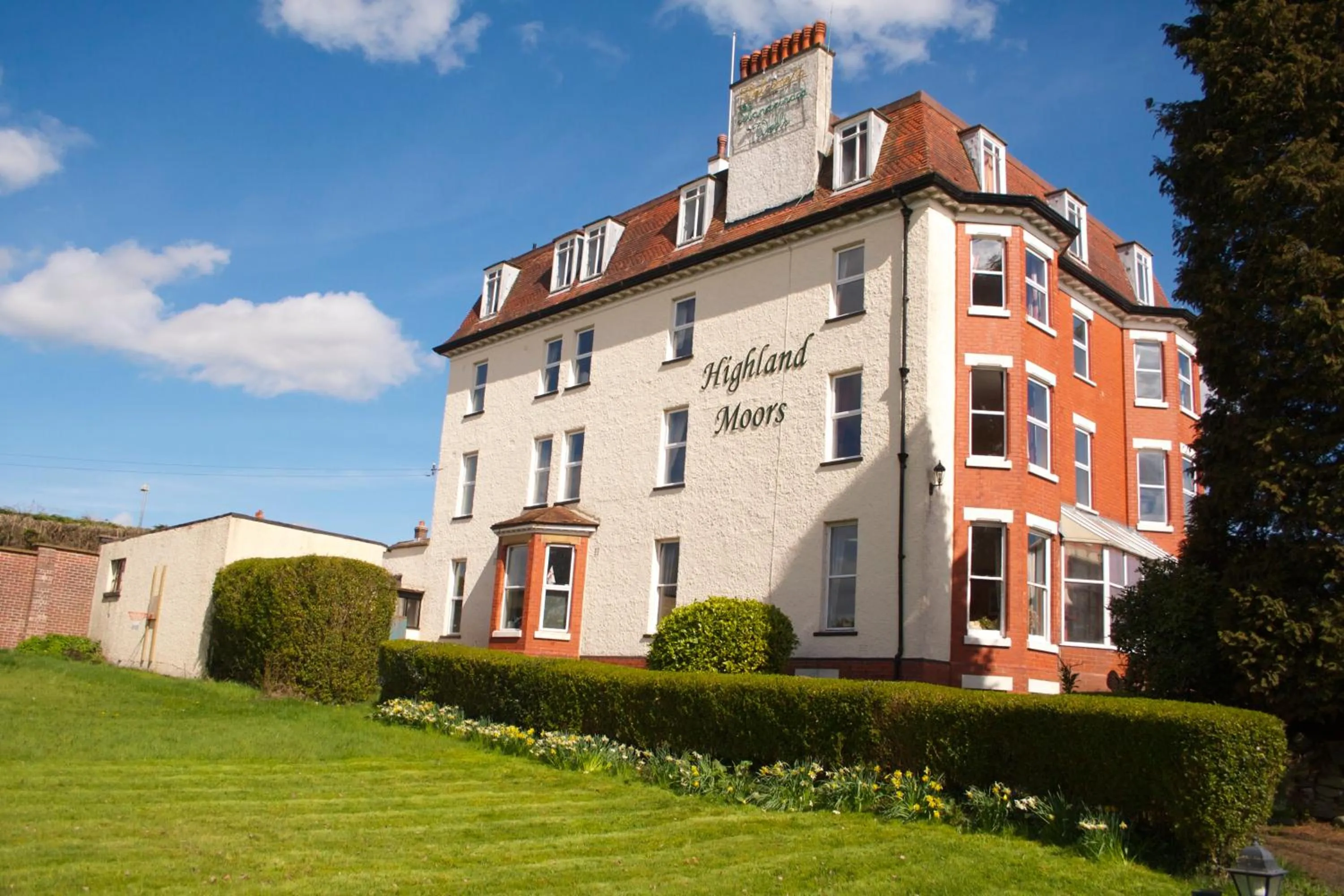 Facade/entrance in Highland Moors