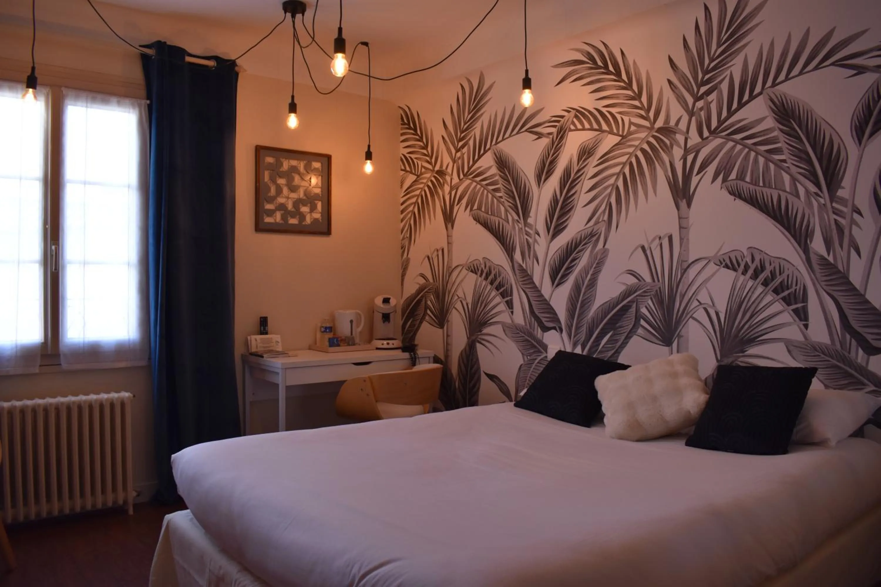 Bedroom, Bed in Logis Hôtel Le Central