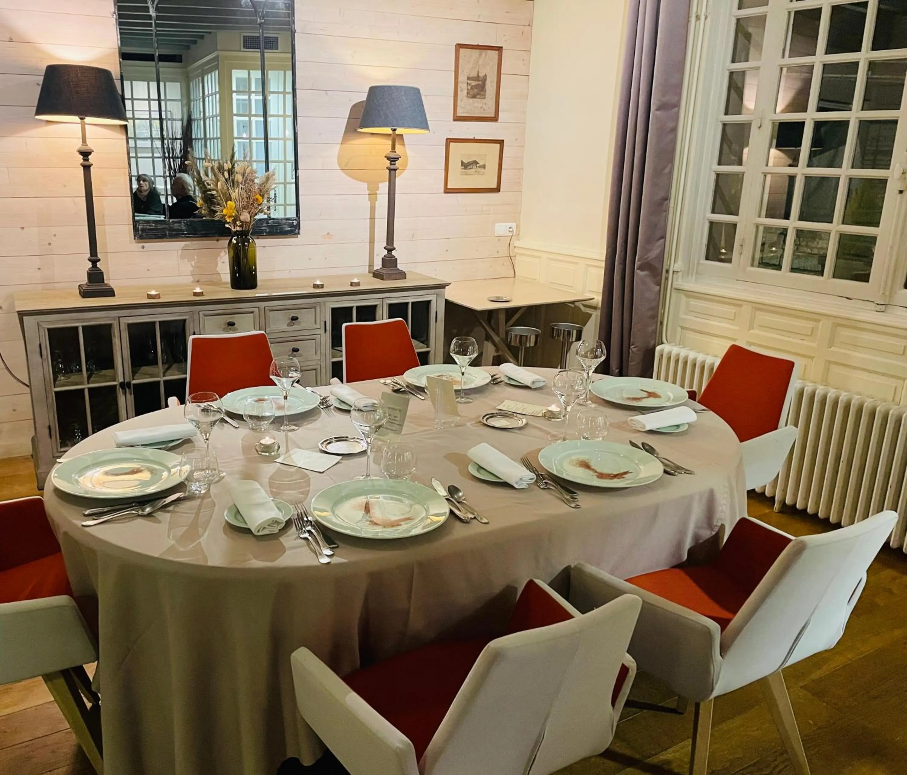 Restaurant/places to eat in Logis Hôtel Le Central