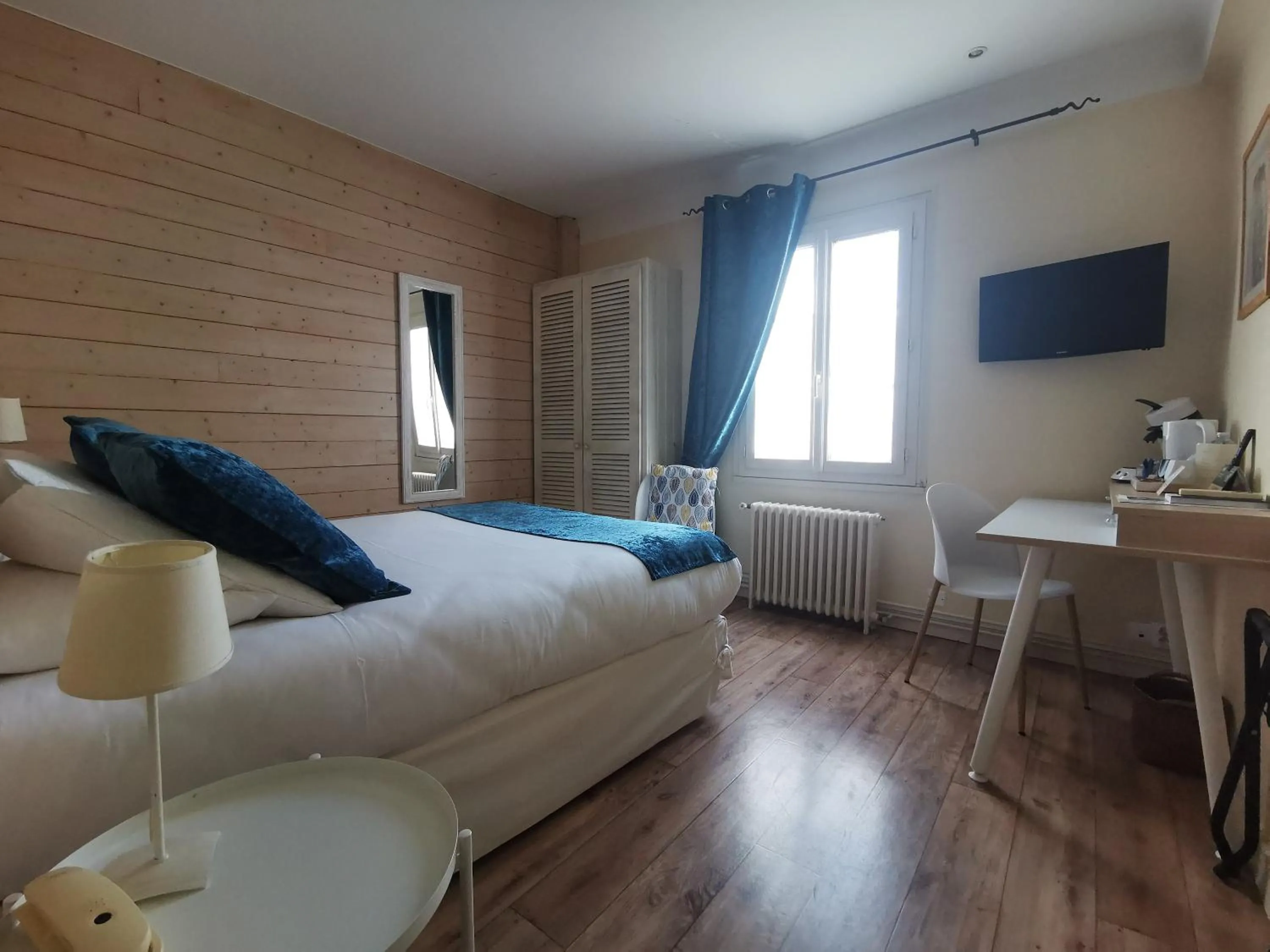 Bedroom, Bed in Logis Hôtel Le Central