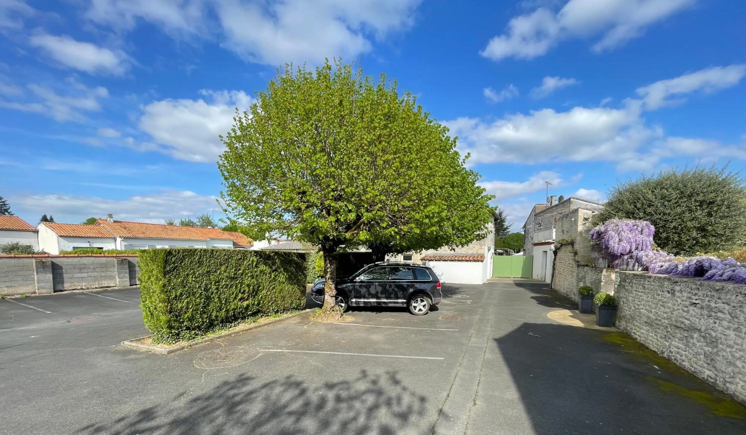 Parking in Logis Hôtel Le Central