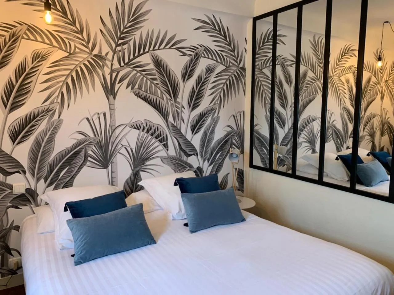 Bedroom, Bed in Logis Hôtel Le Central