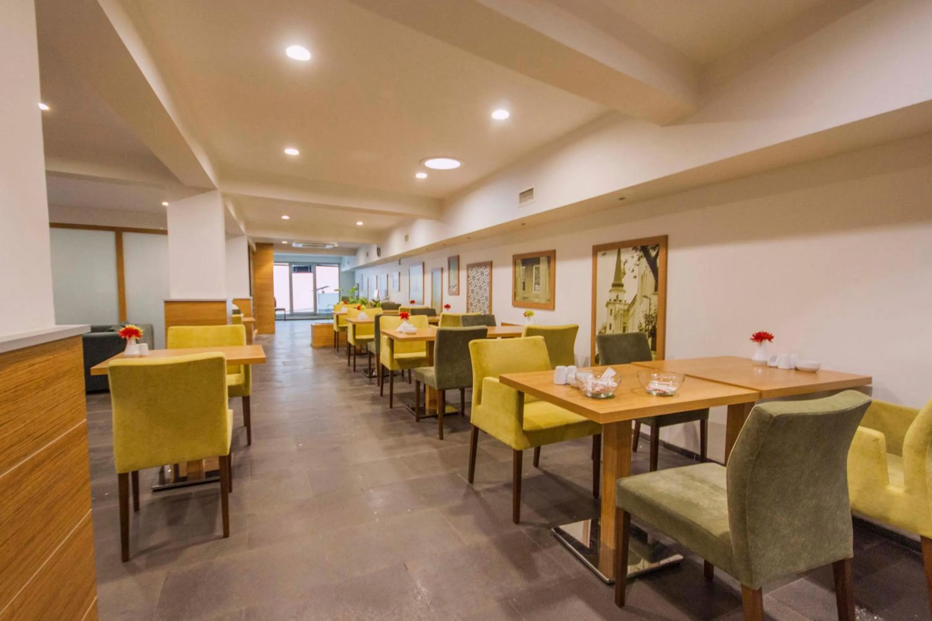 Restaurant/places to eat in Nish İstanbul Suites & Hotel