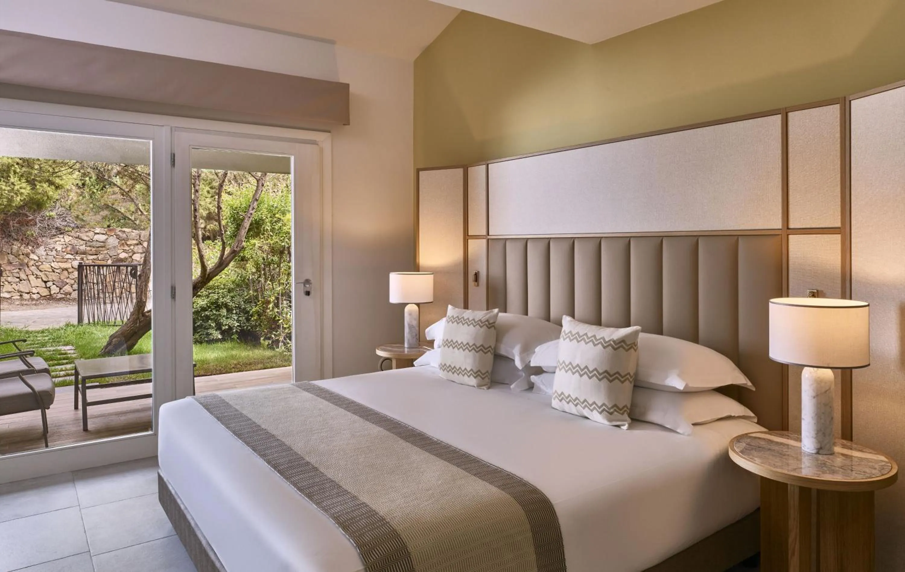 Photo of the whole room, Bed in Conrad Chia Laguna Sardinia