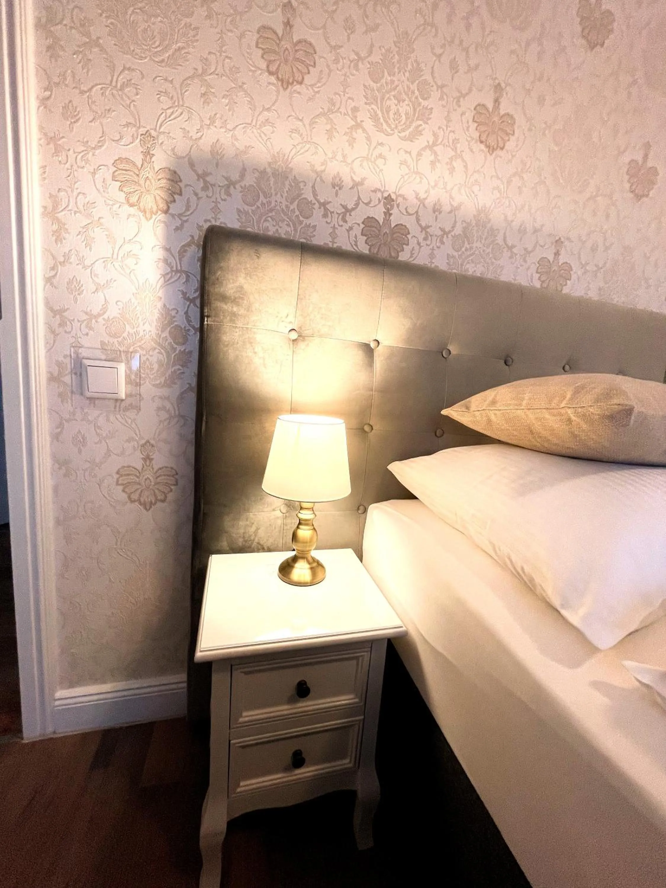 Photo of the whole room, Bed in Hotel Kolossos Düsseldorf - Neuss