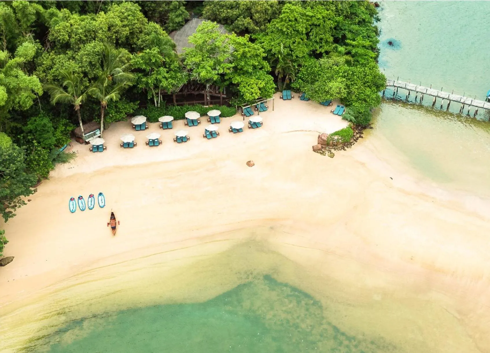 Beach in Ponta dos Ganchos