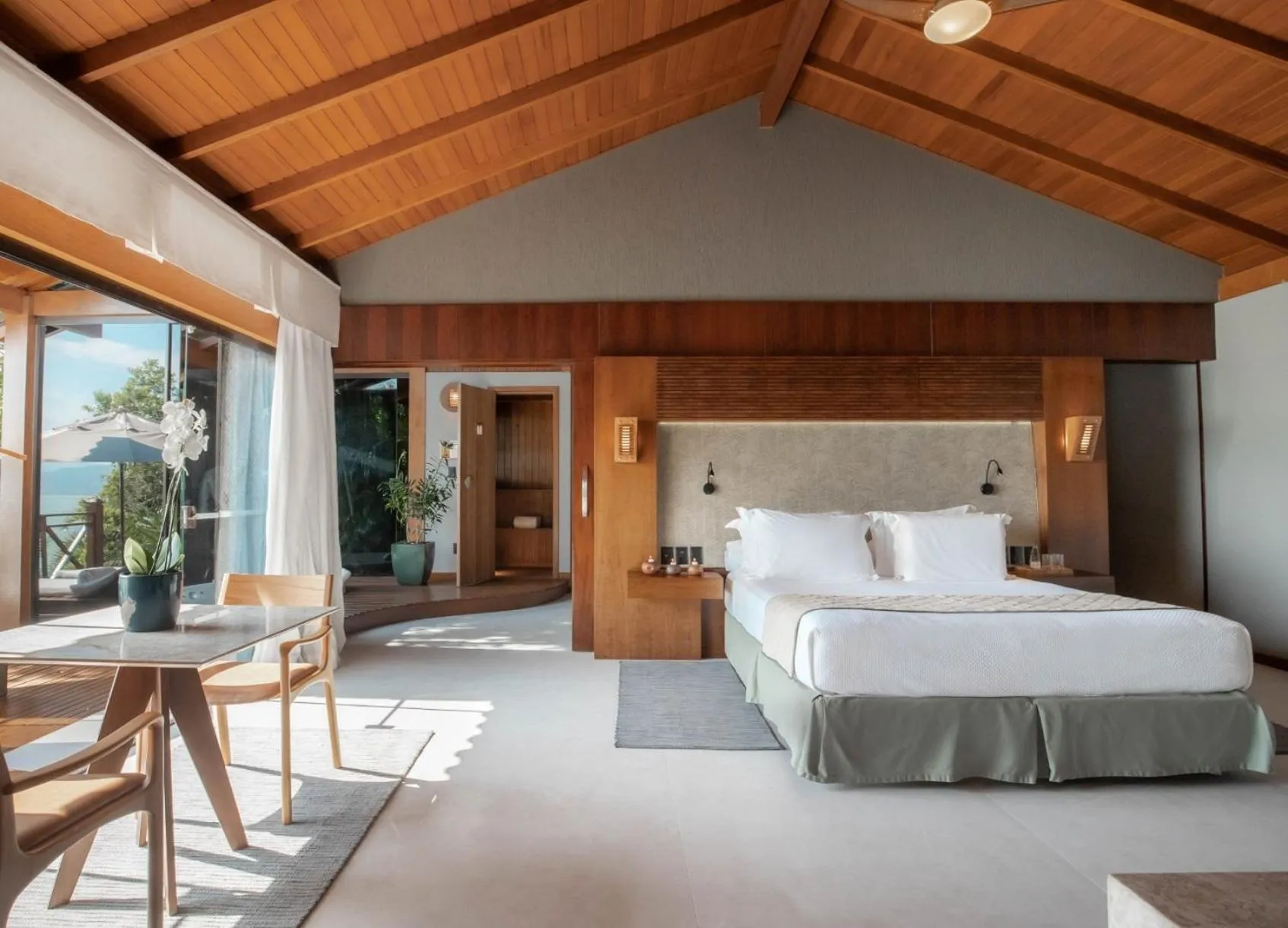 Photo of the whole room in Ponta dos Ganchos