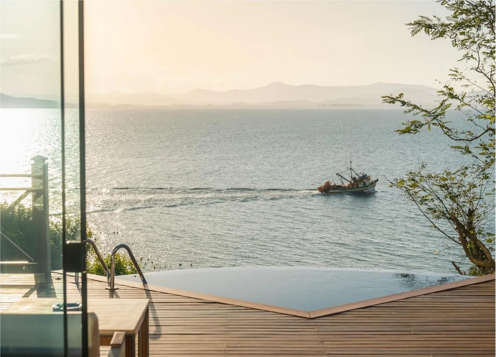 Photo of the whole room in Ponta dos Ganchos