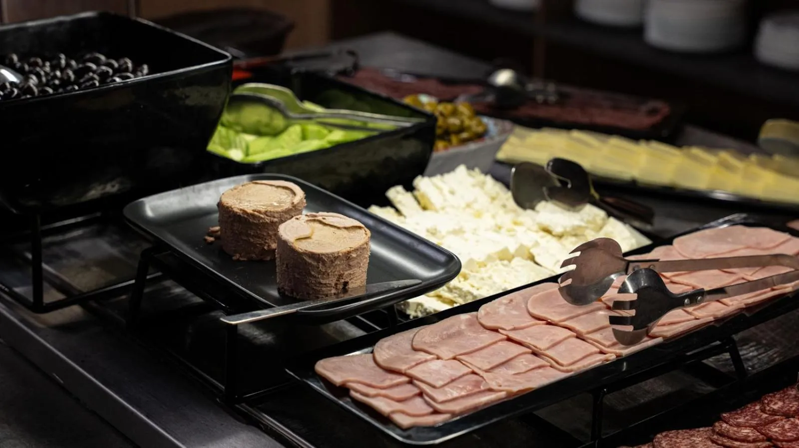 Buffet breakfast in Avenue Hotel Deluxe