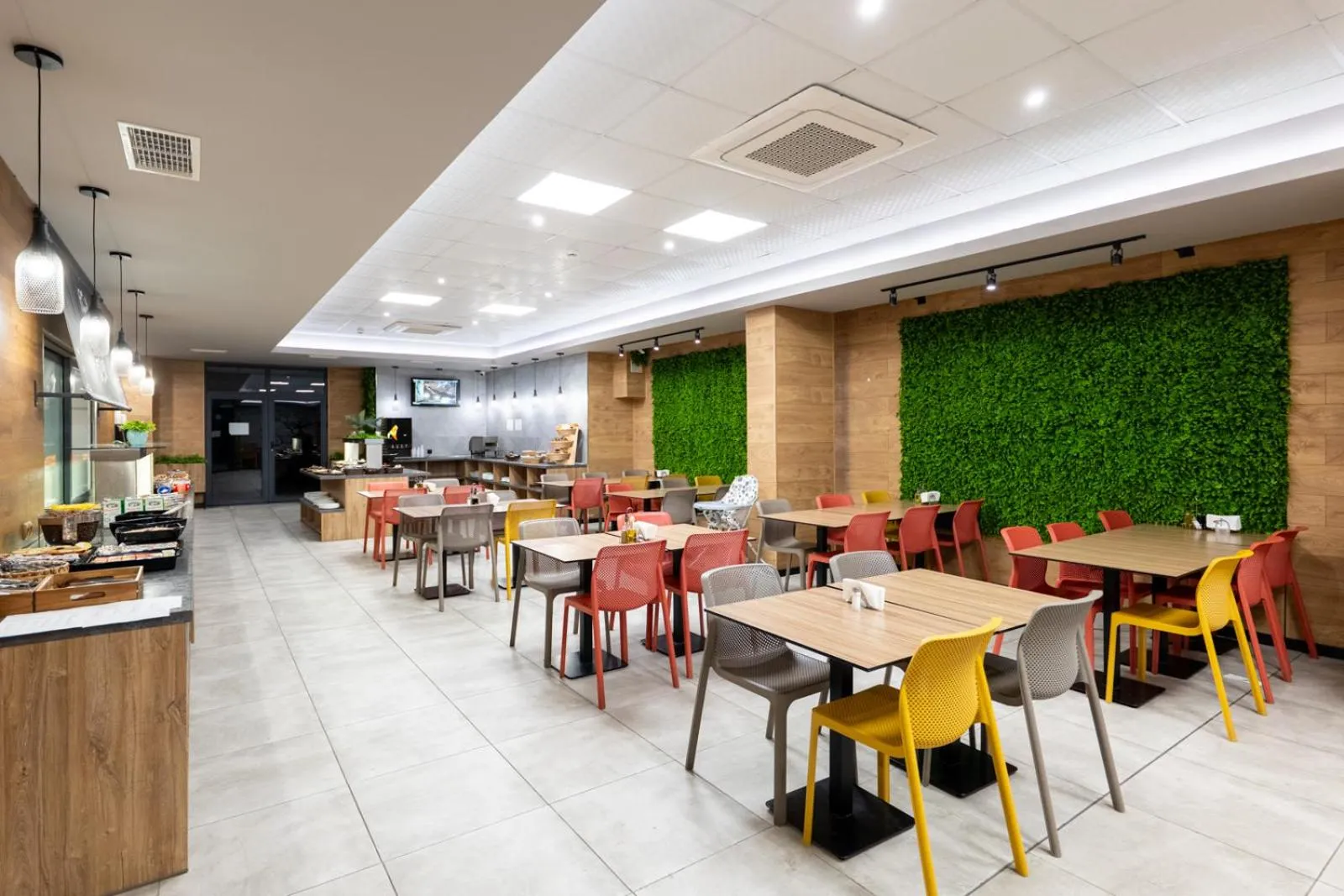 Restaurant/places to eat in Avenue Hotel Deluxe