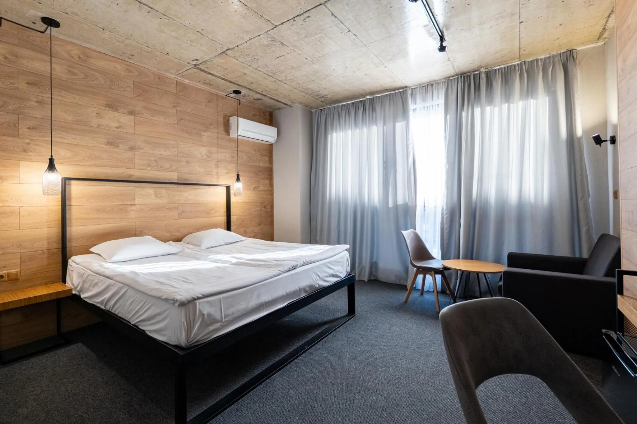 Bedroom, Bed in Avenue Hotel Deluxe