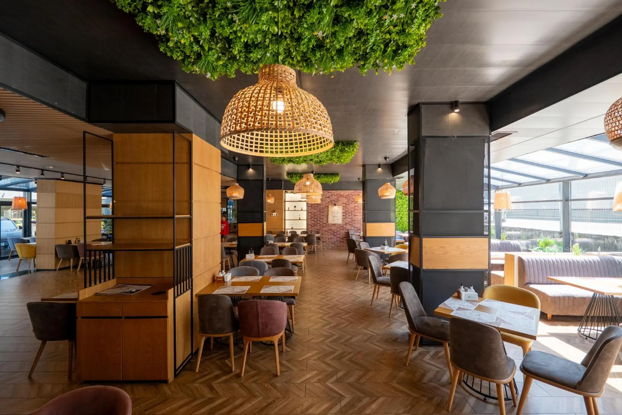 Restaurant/places to eat in Avenue Hotel Deluxe