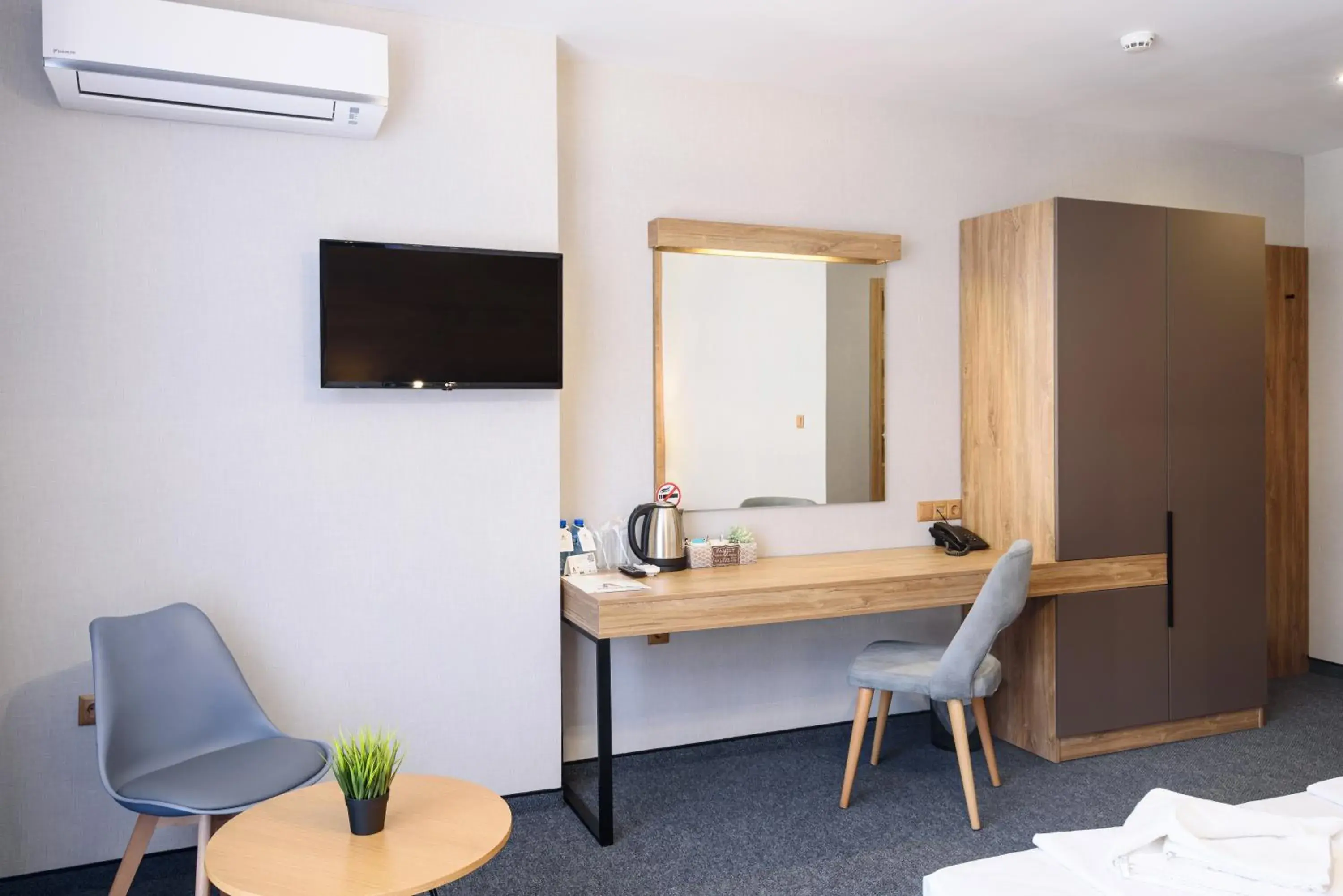 King Room - single occupancy in Avenue Hotel Deluxe King Room - single occupancy in Avenue Hotel Deluxe