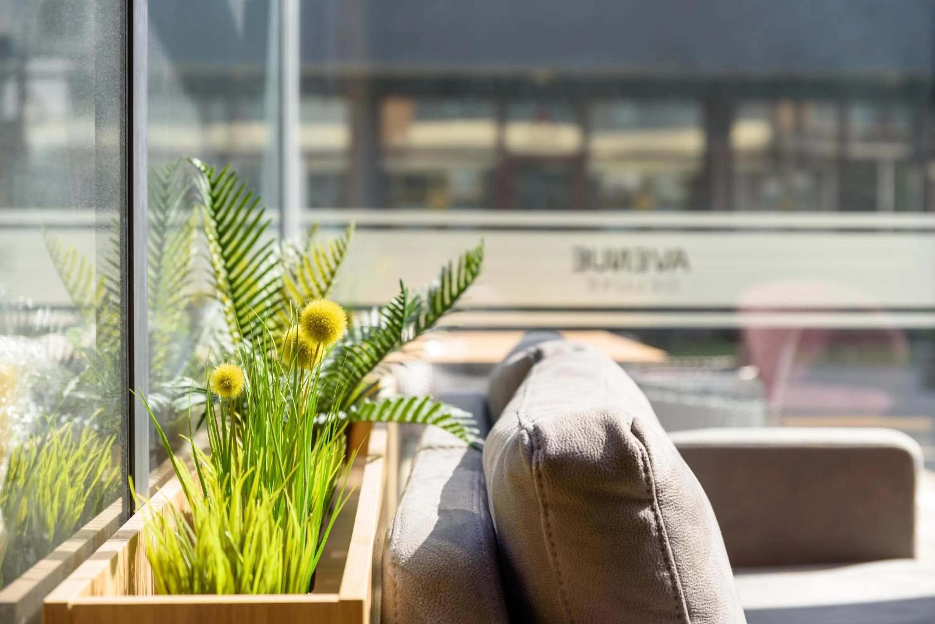 Restaurant/places to eat in Avenue Hotel Deluxe