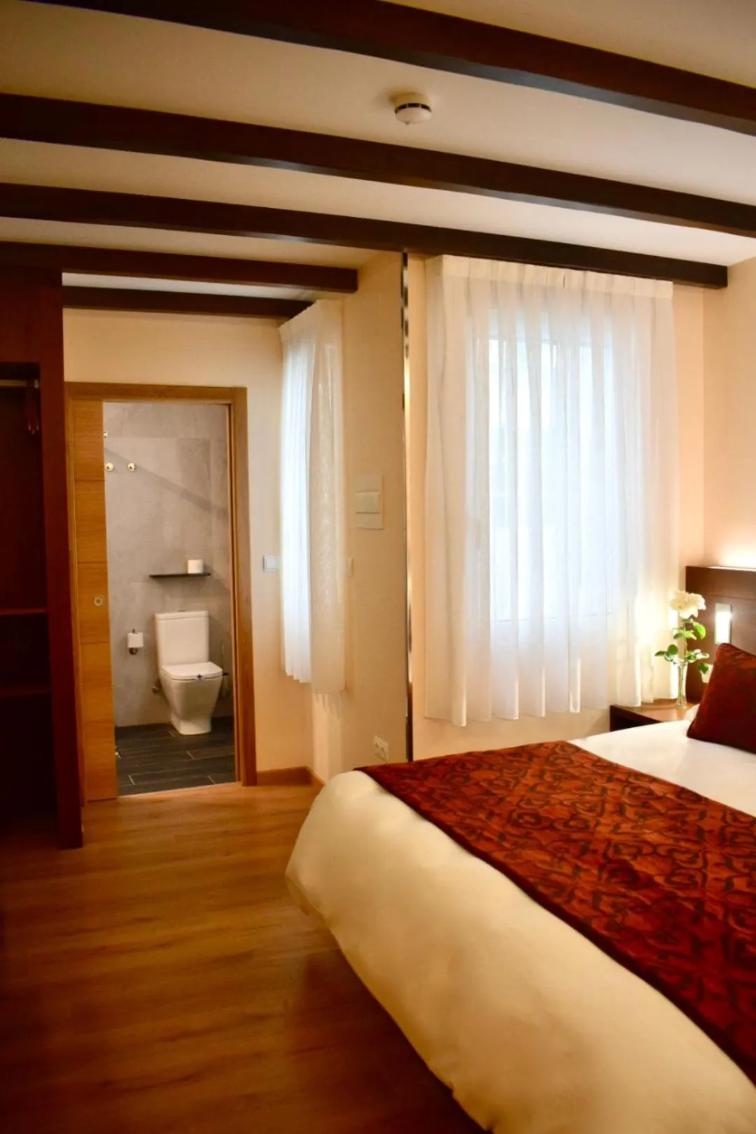 Photo of the whole room, Bed in Mapoula PR Boutique