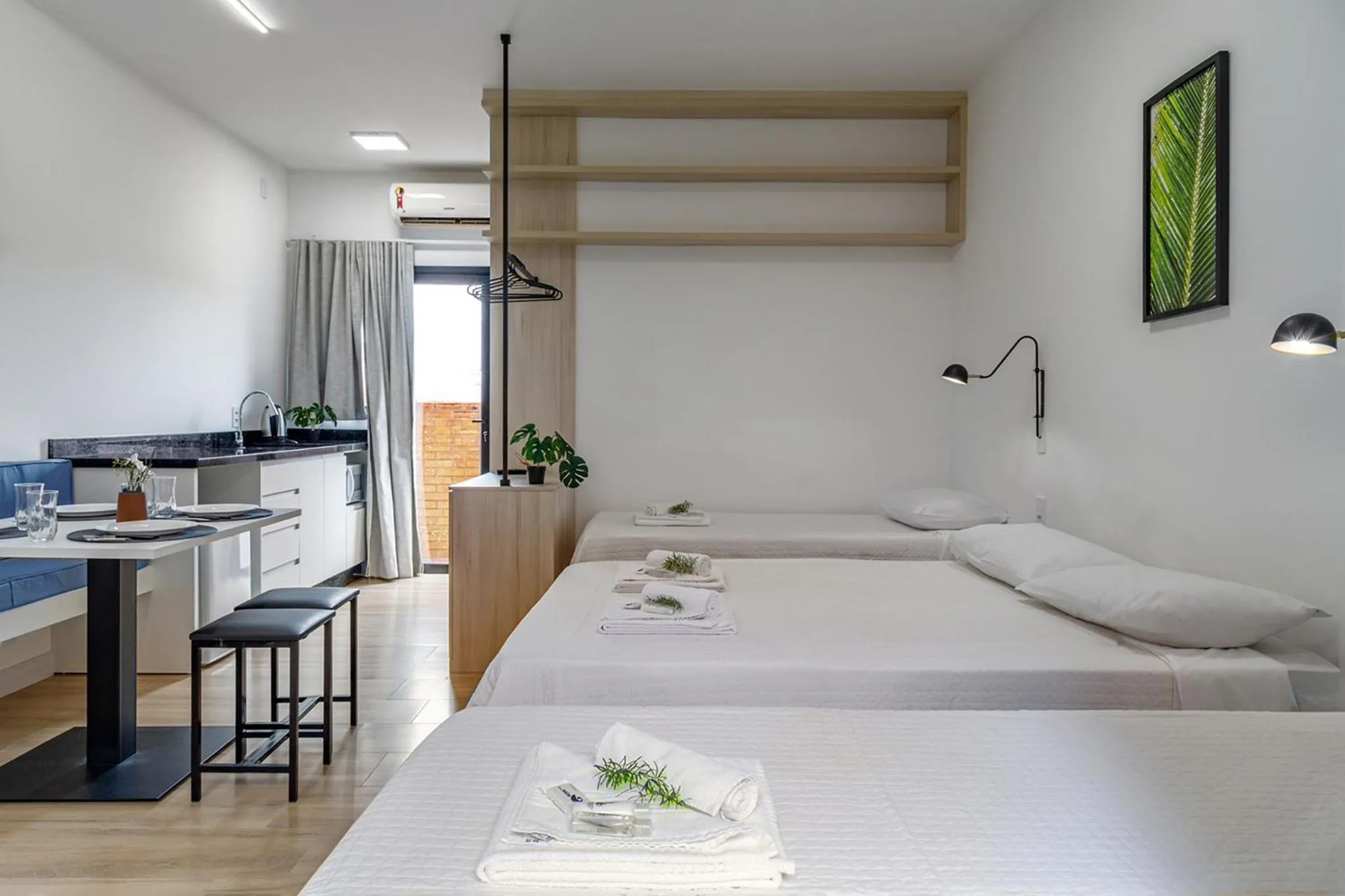 Kitchen or kitchenette, Bed in Elite Hotel