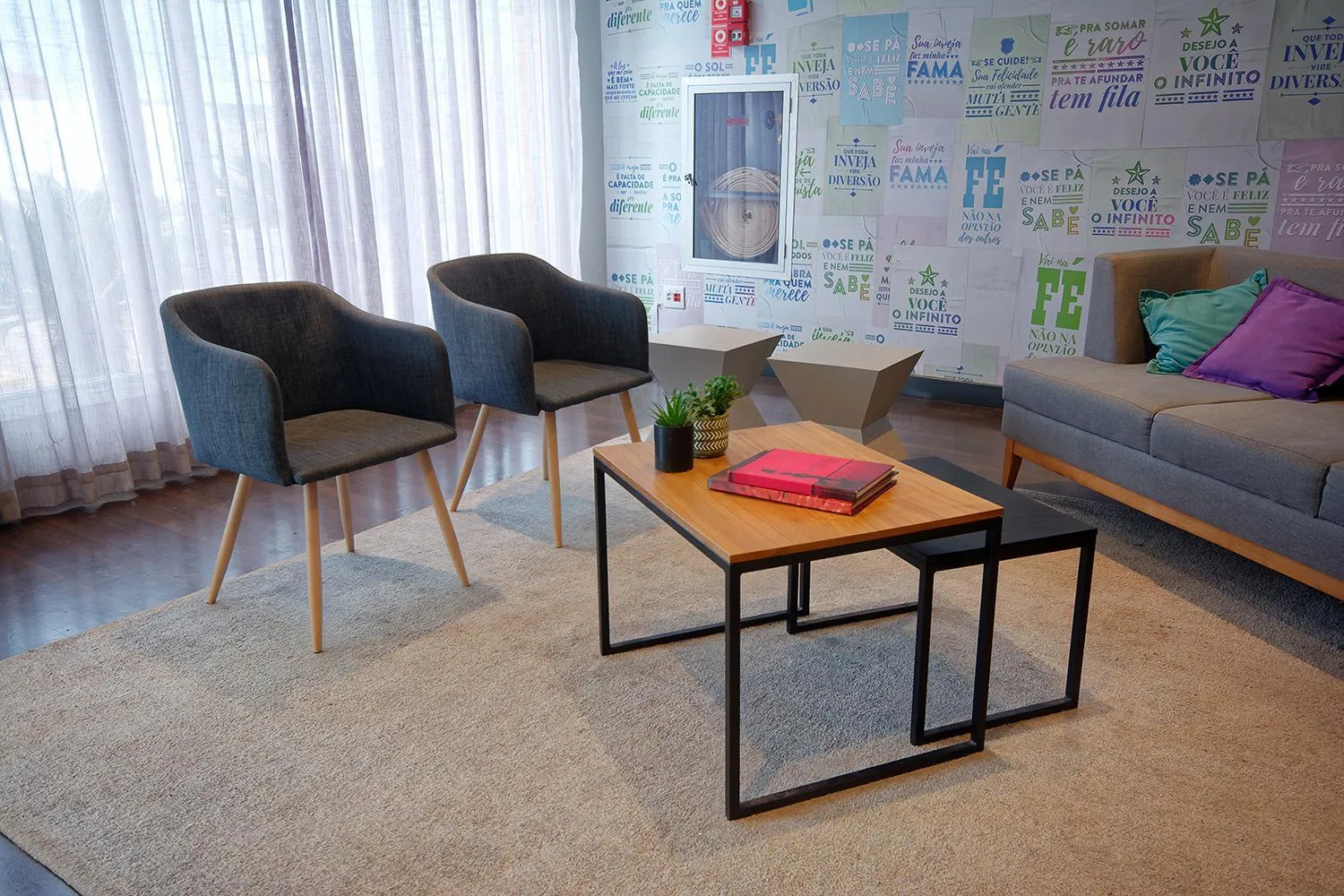 Seating area in Golden Tower Express Araraquara by Fênix Hotéis