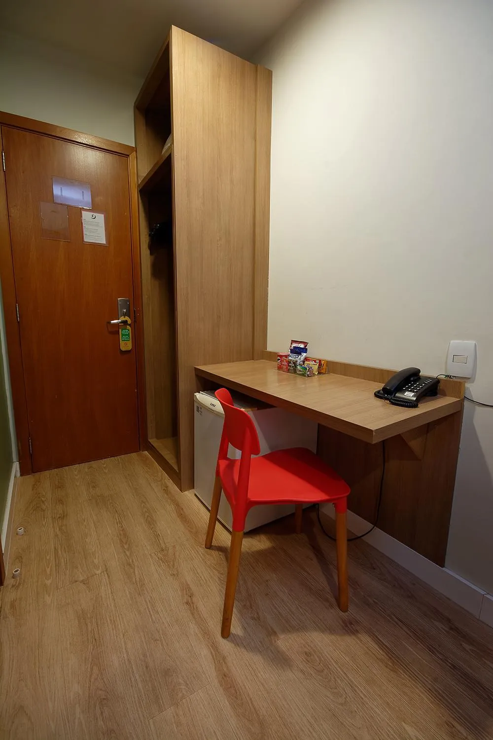 wardrobe in Golden Tower Express Araraquara by Fênix Hotéis