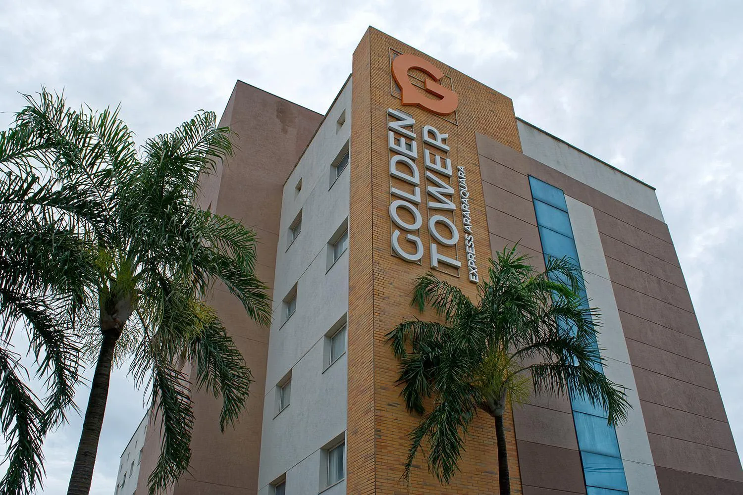 Property building in Golden Tower Express Araraquara by Fênix Hotéis