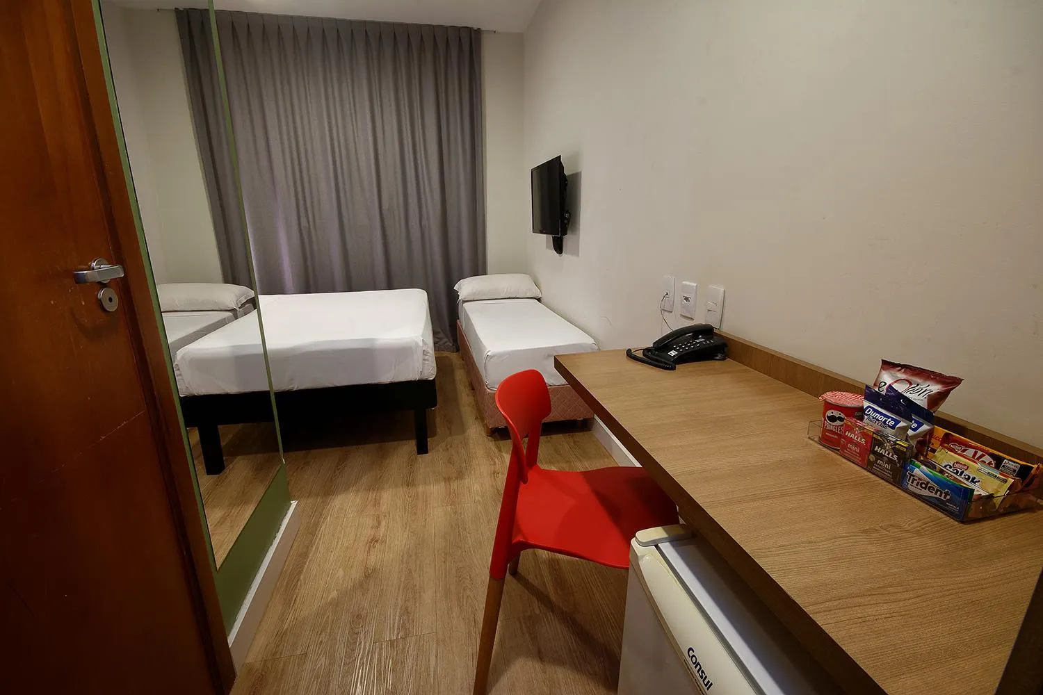 Photo of the whole room, Bed in Golden Tower Express Araraquara by Fênix Hotéis