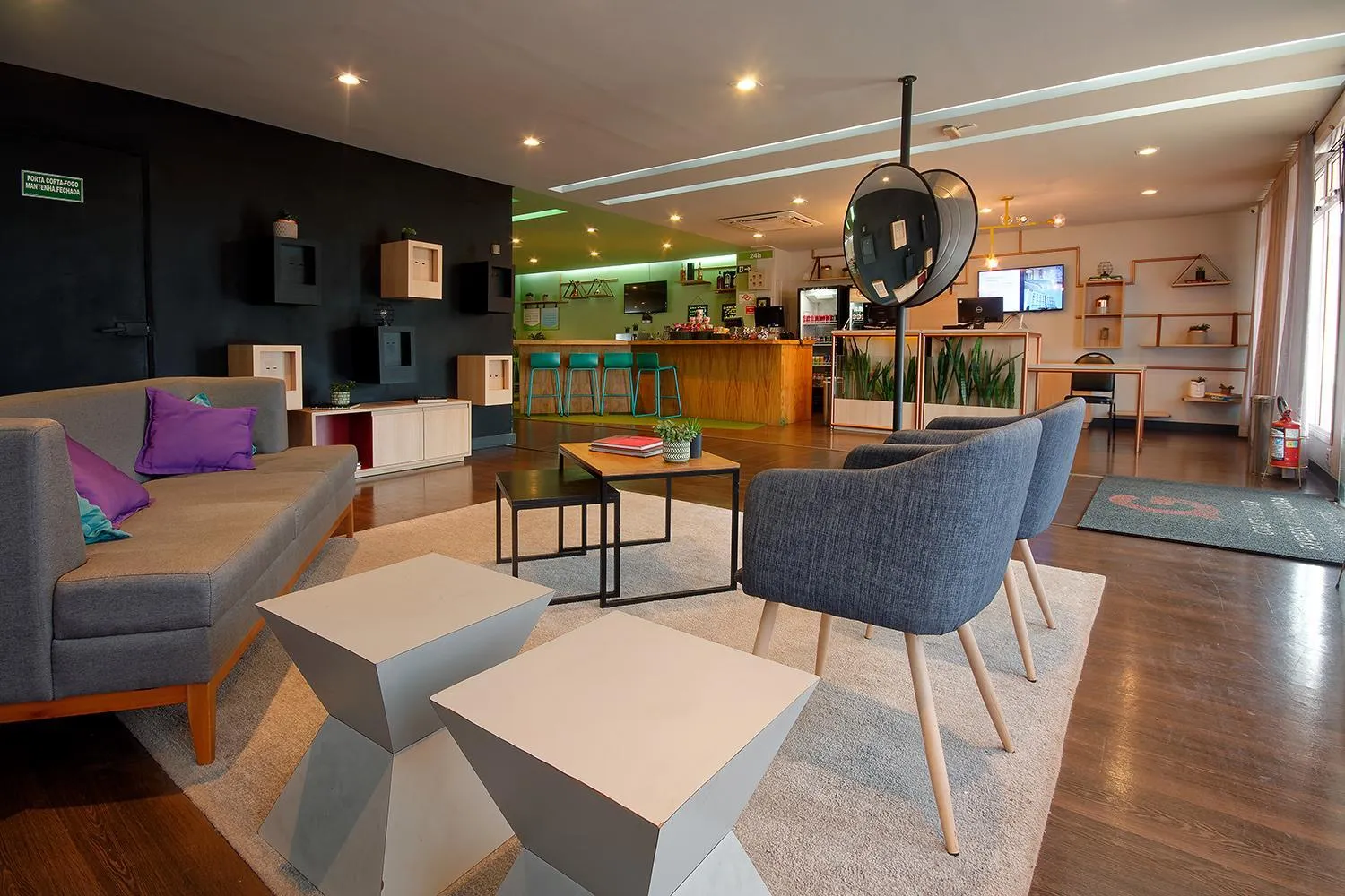 Seating area in Golden Tower Express Araraquara by Fênix Hotéis