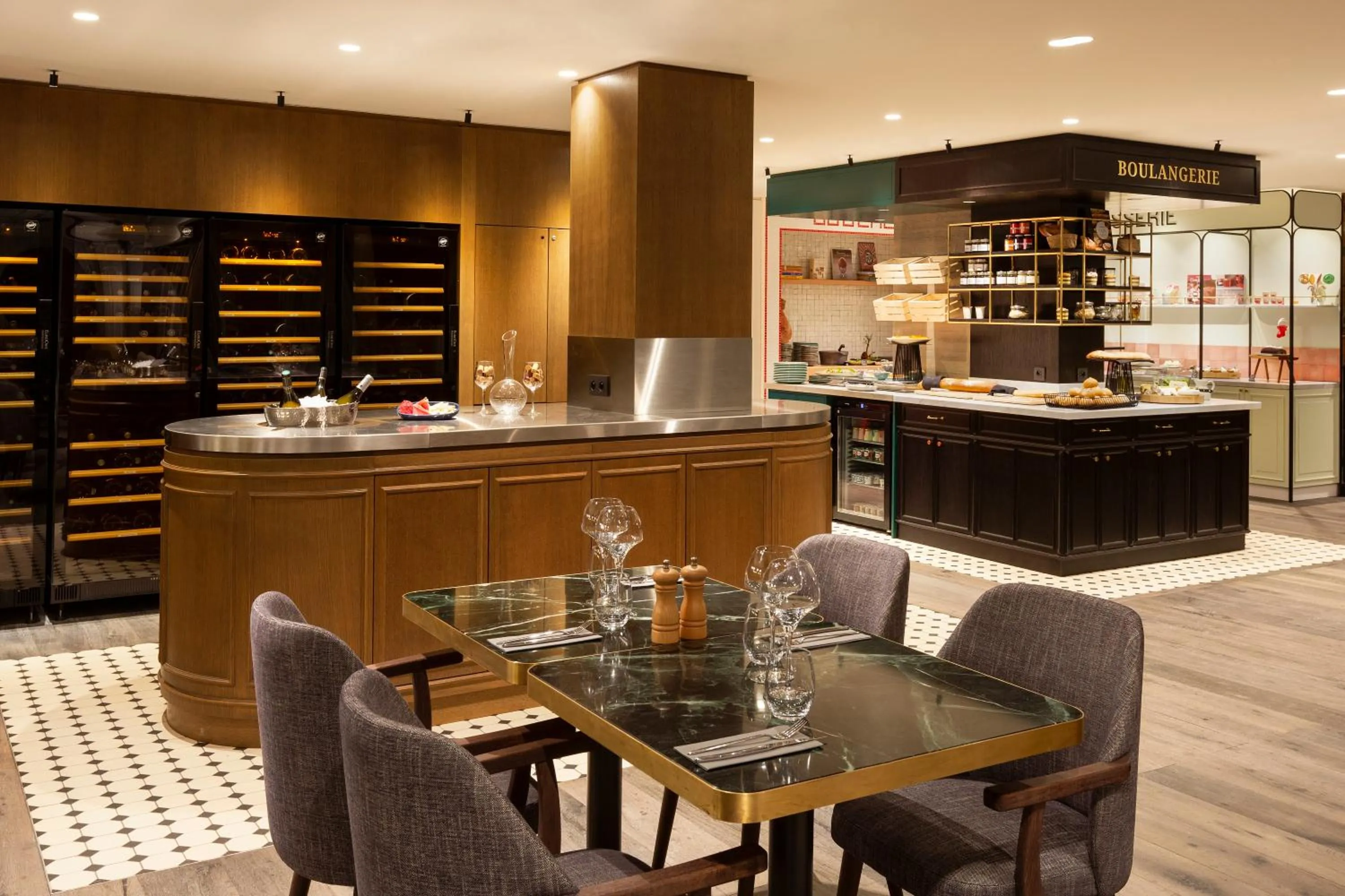 Restaurant/places to eat in Hôtel Marielle