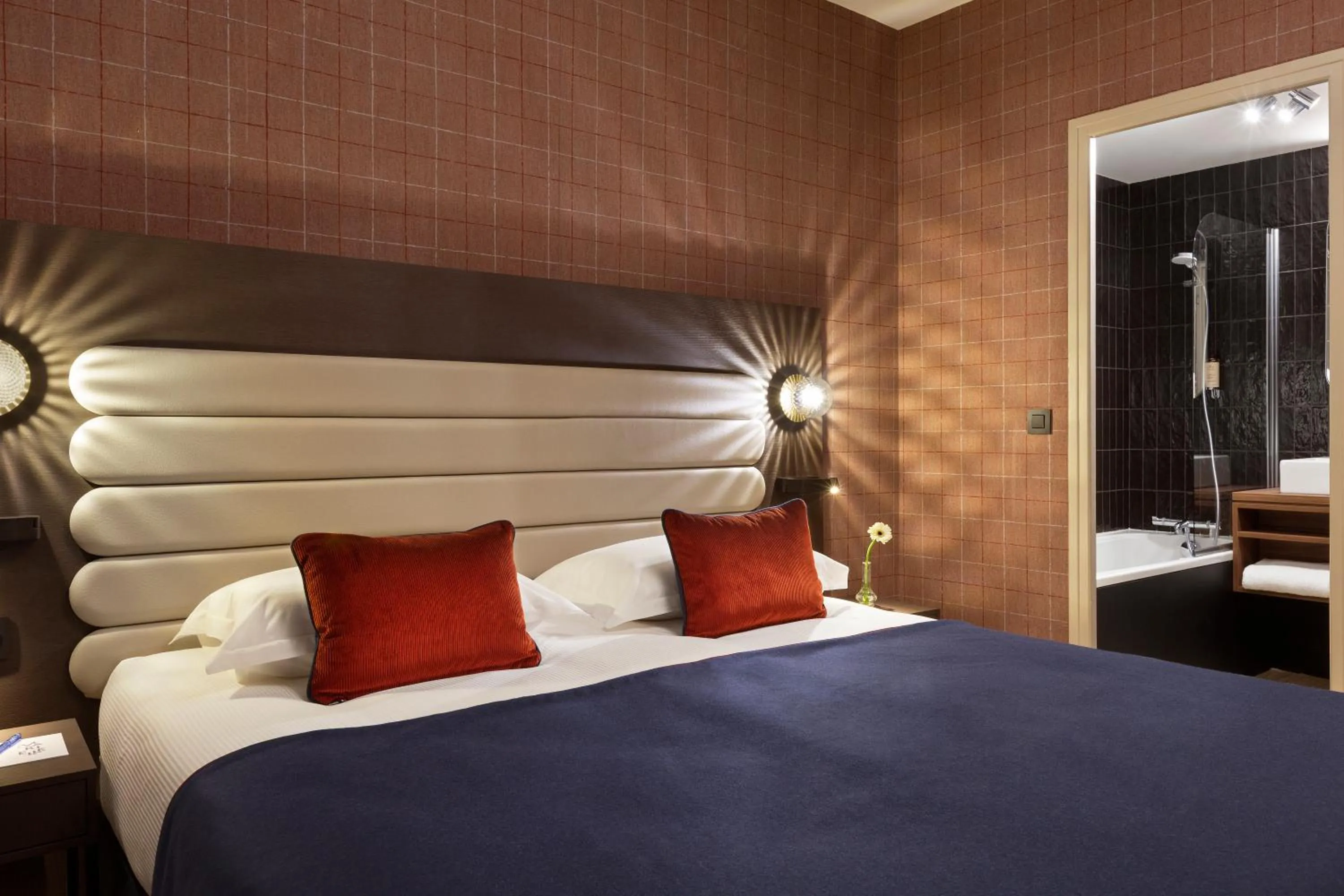 Photo of the whole room, Bed in Hôtel Marielle