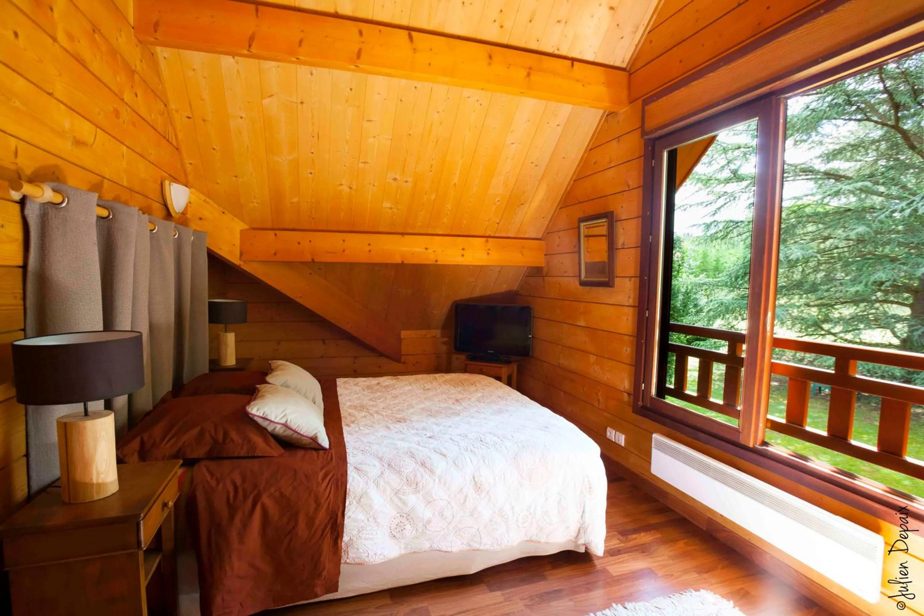 Photo of the whole room, Bed in Chambres d'Hôtes Le Chalet