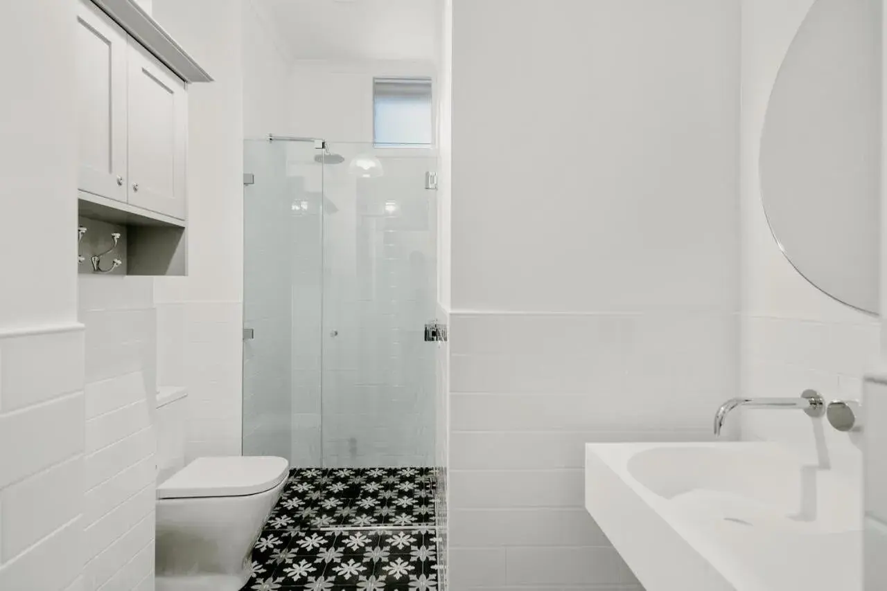 Double Room with Extra Bed and Shared Bathroom in The Victoria Hotel Bathurst Double Room with Extra Bed and Shared Bathroom in The Victoria Hotel Bathurst