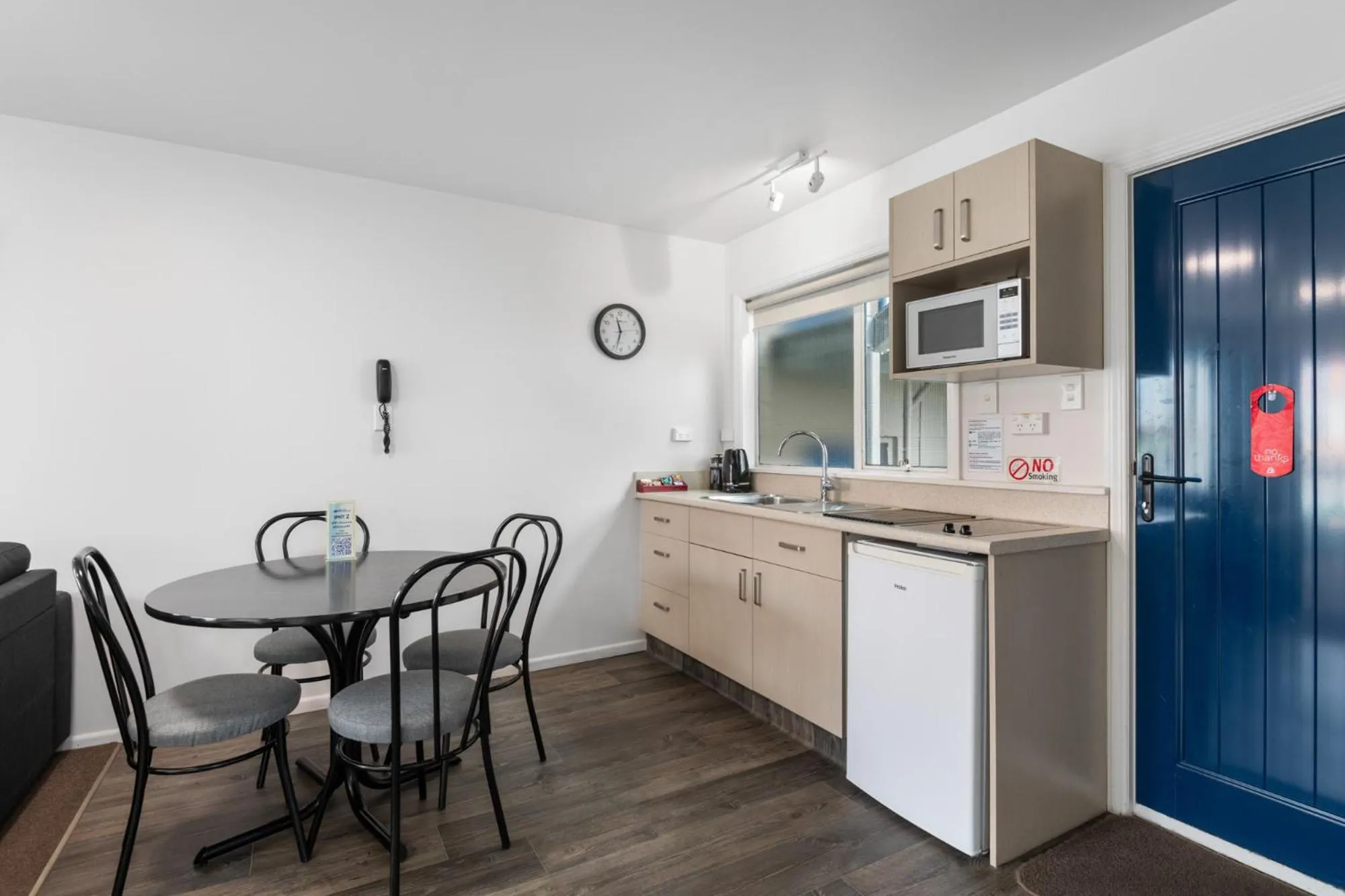 Kitchen or kitchenette in Panorama Motor Lodge