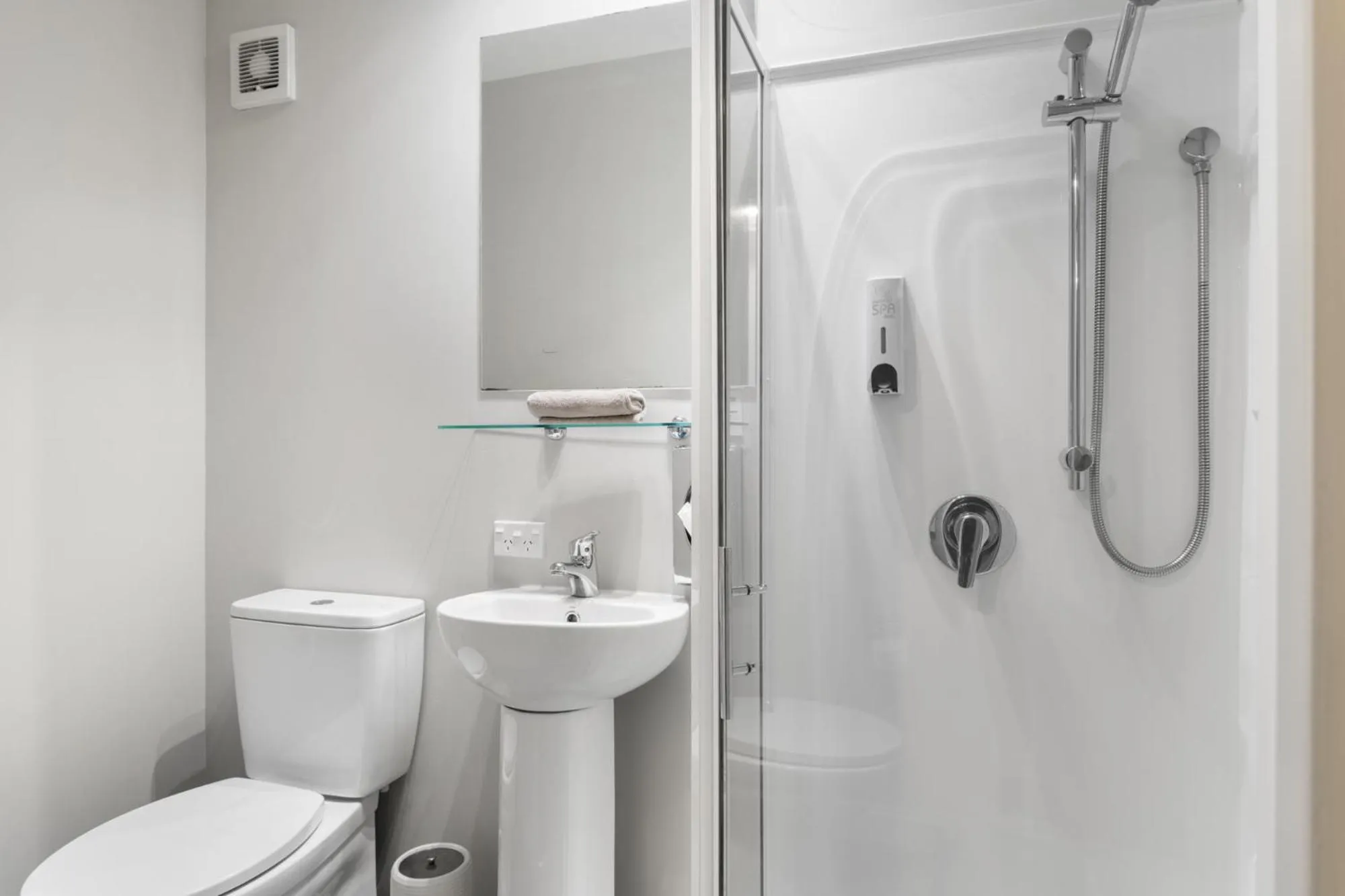 Bathroom in Panorama Motor Lodge