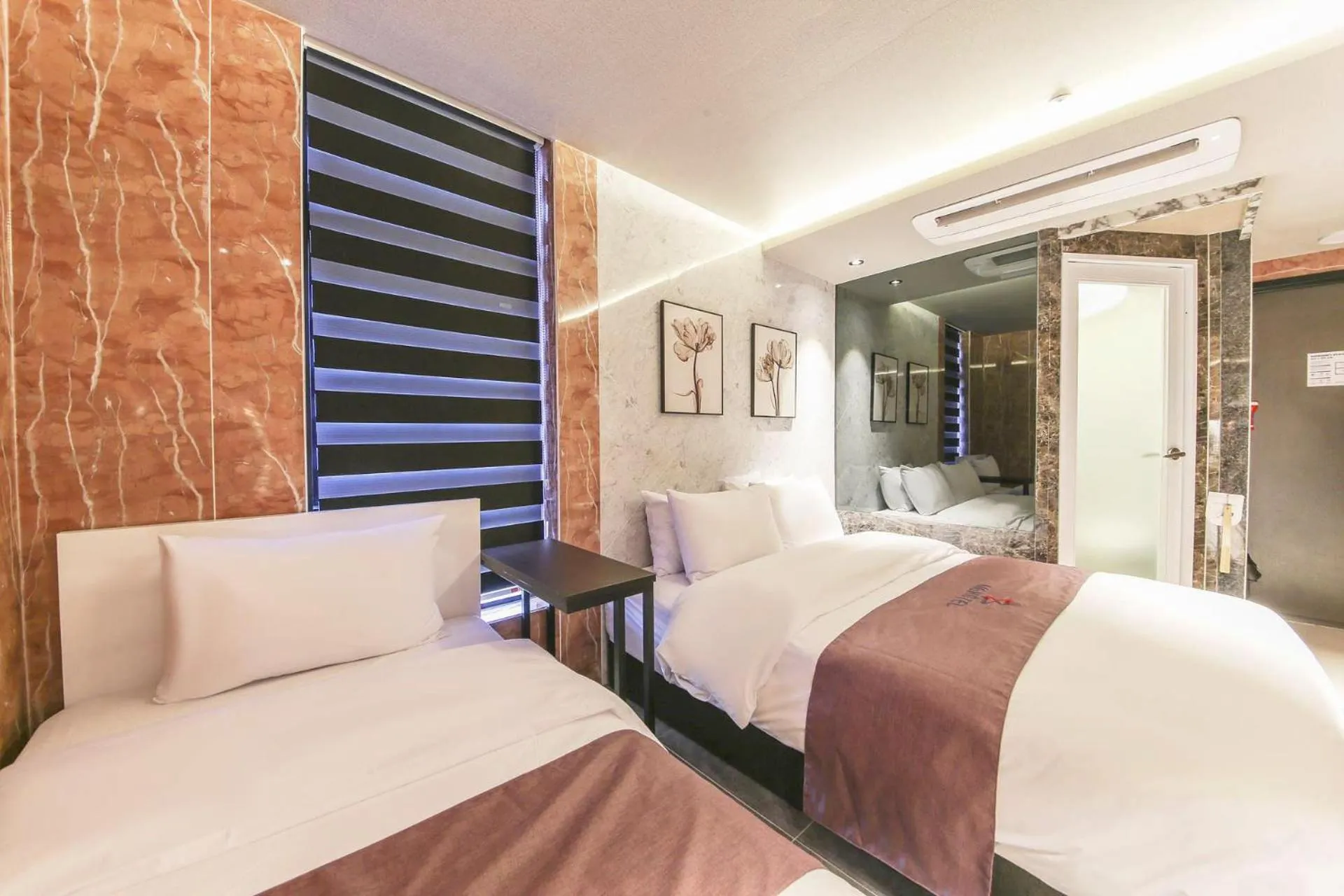 Photo of the whole room, Bed in MG Hotel