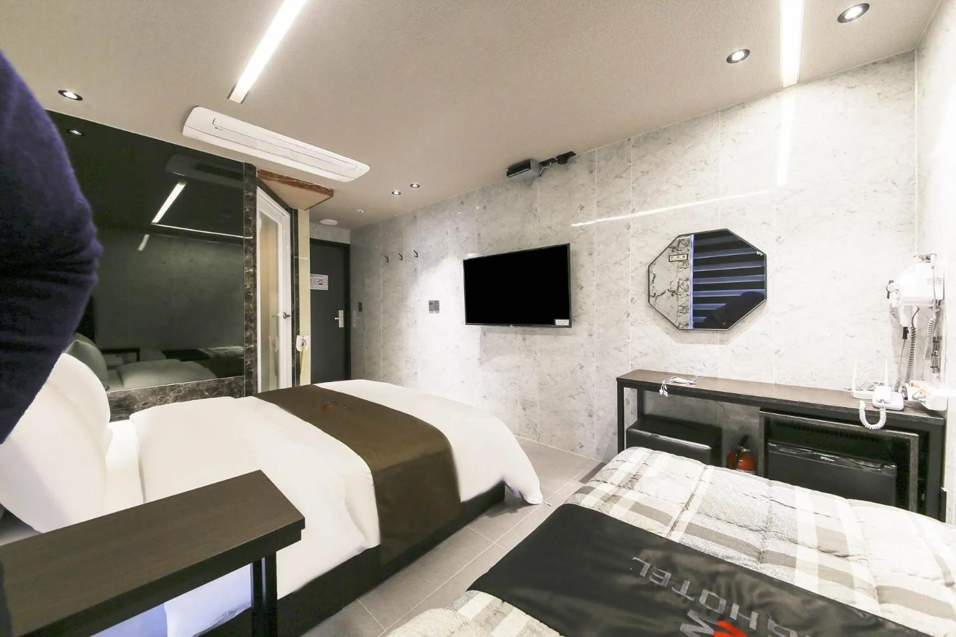 Decorative detail, Bed in MG Hotel