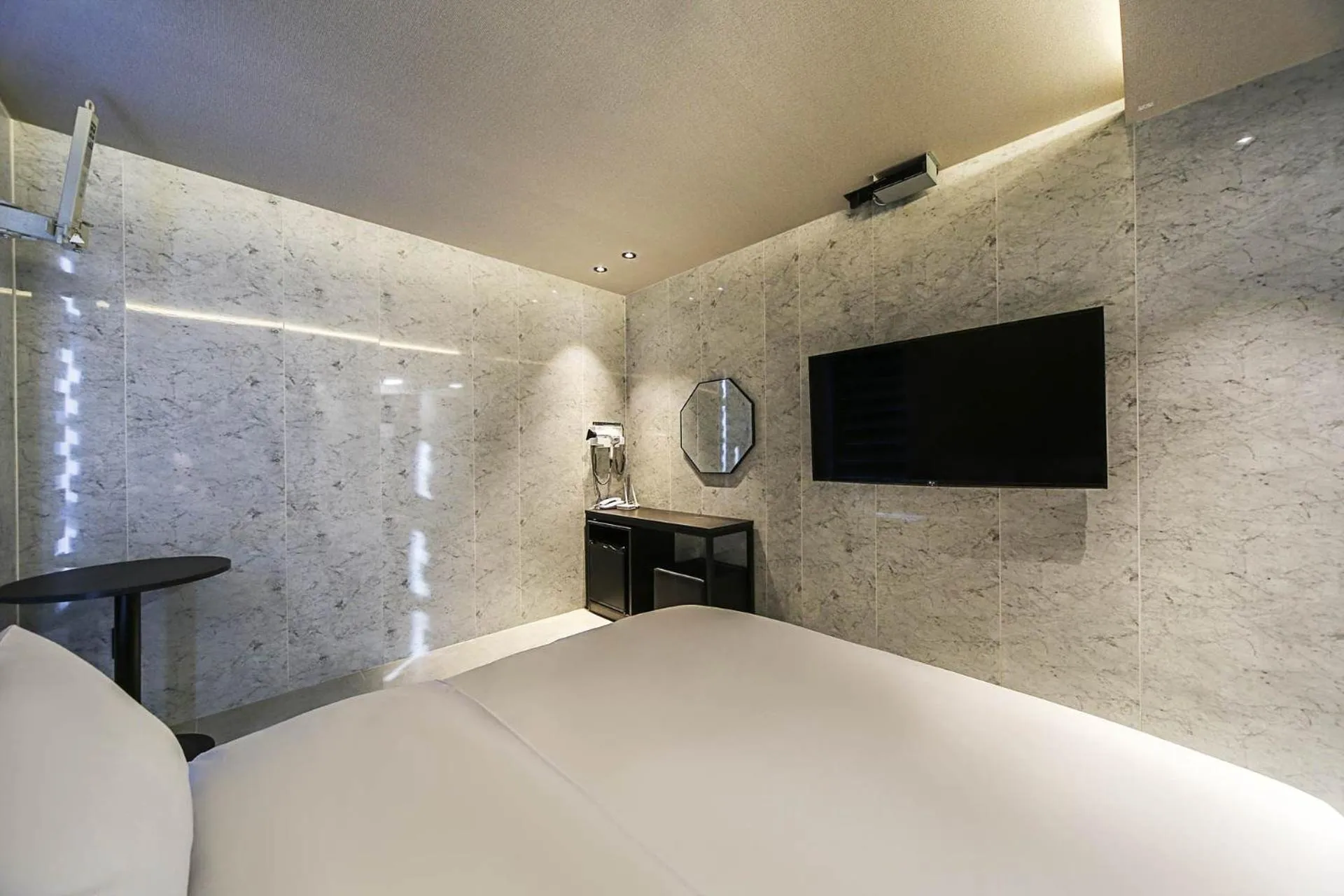 Photo of the whole room, Bed in MG Hotel