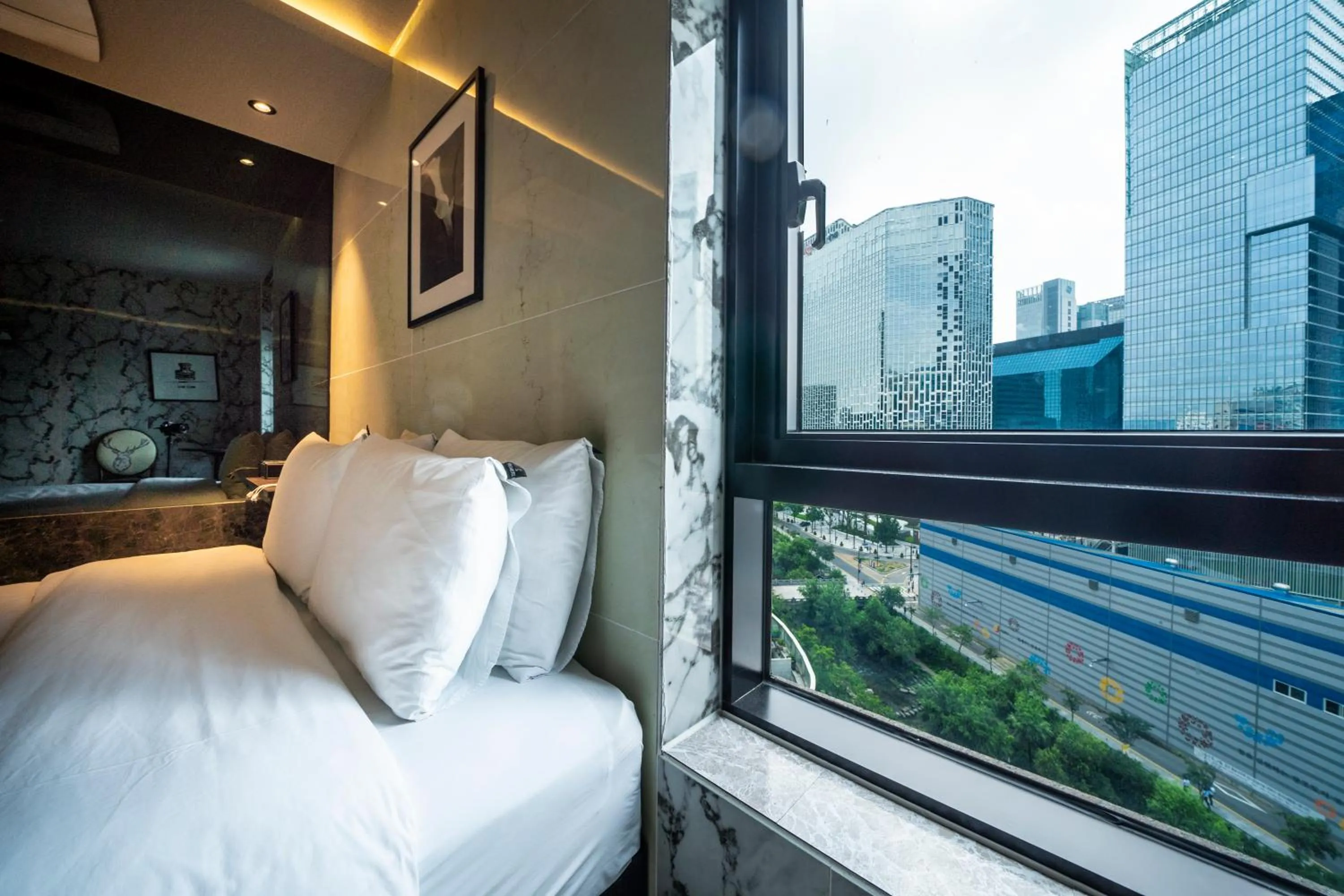 City view, Bed in MG Hotel
