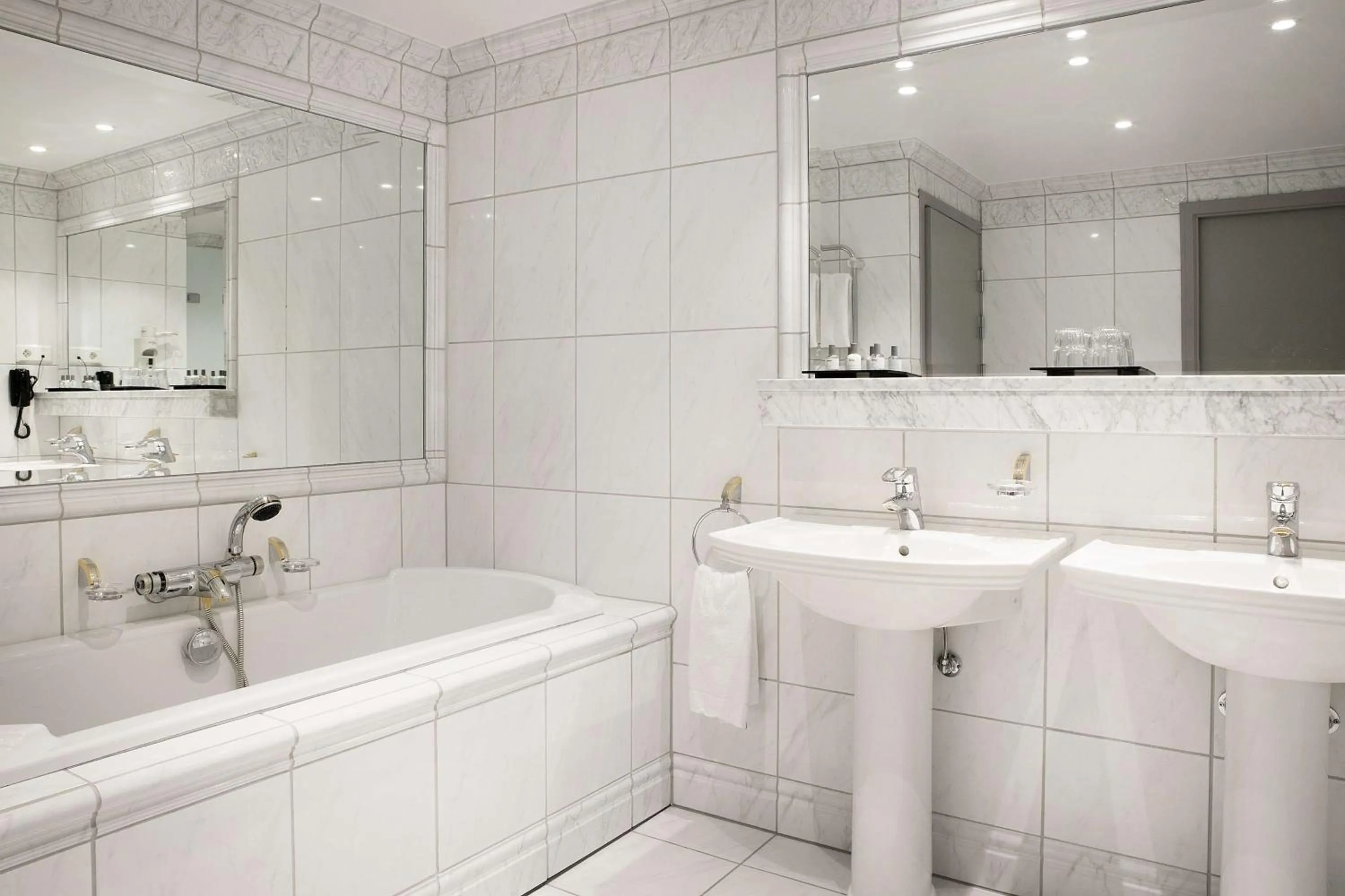 Bathroom in Scandic Hell