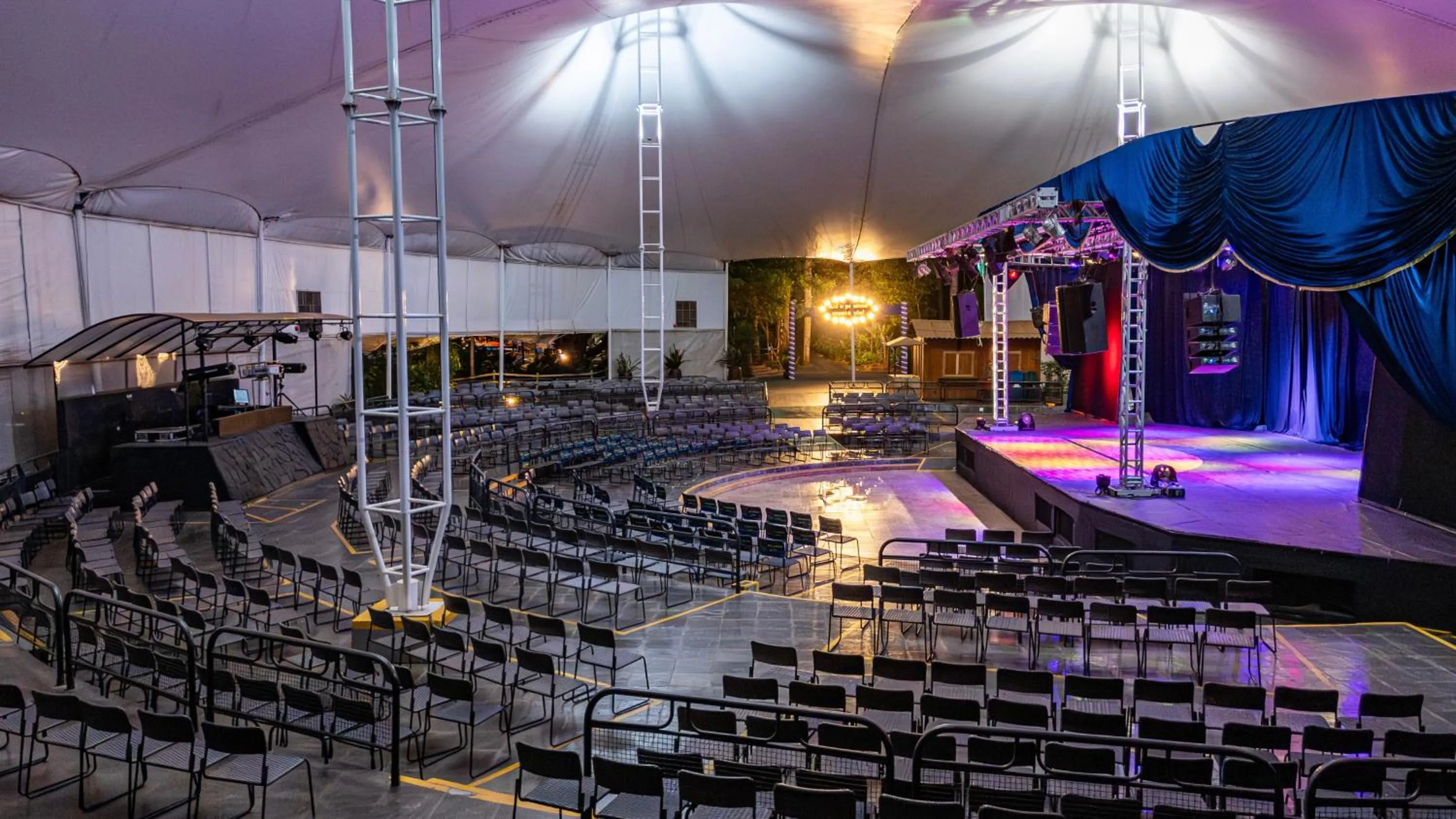 Evening entertainment in Rio Quente Resorts - Hotel Luupi