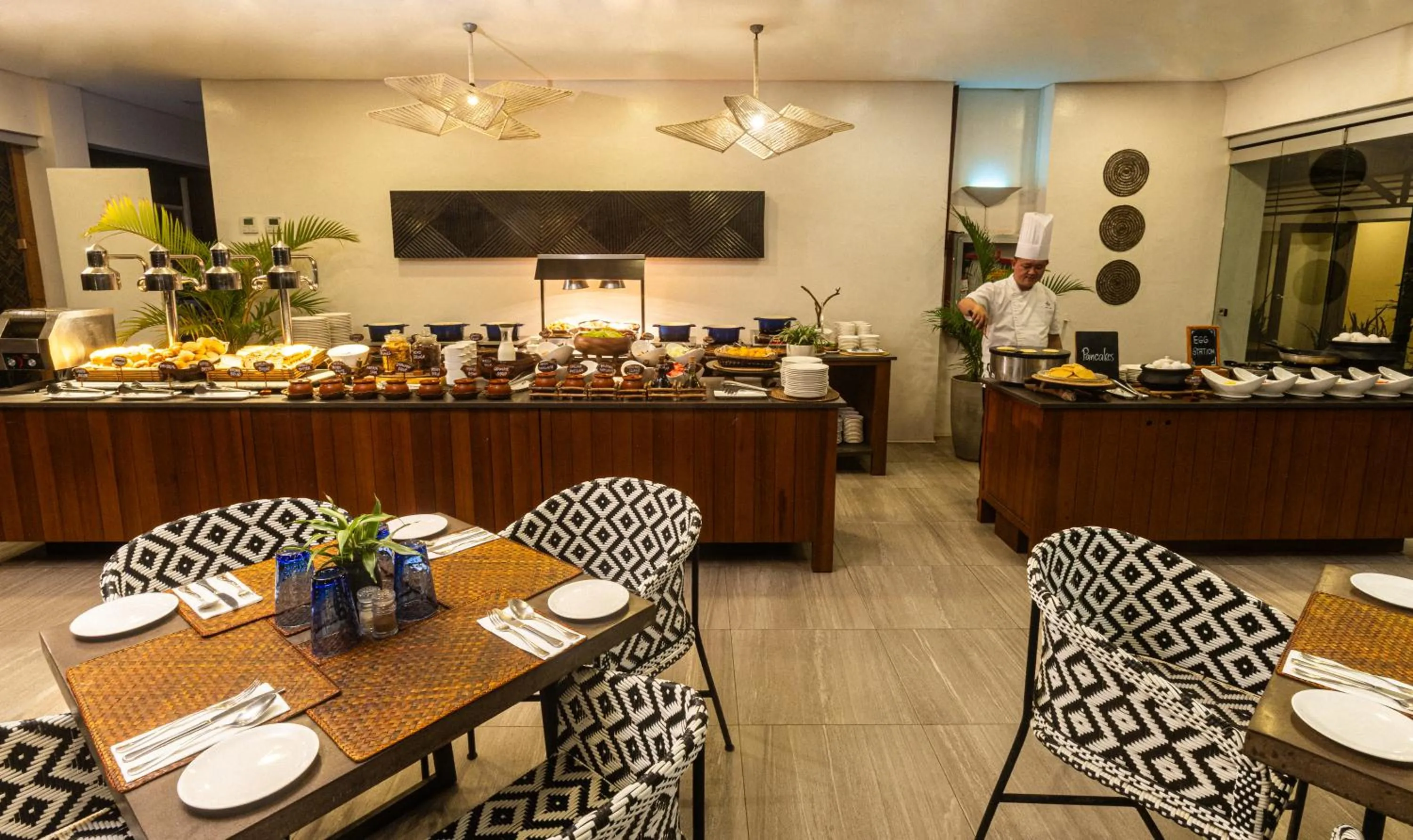 Staff in Huni Lio El Nido