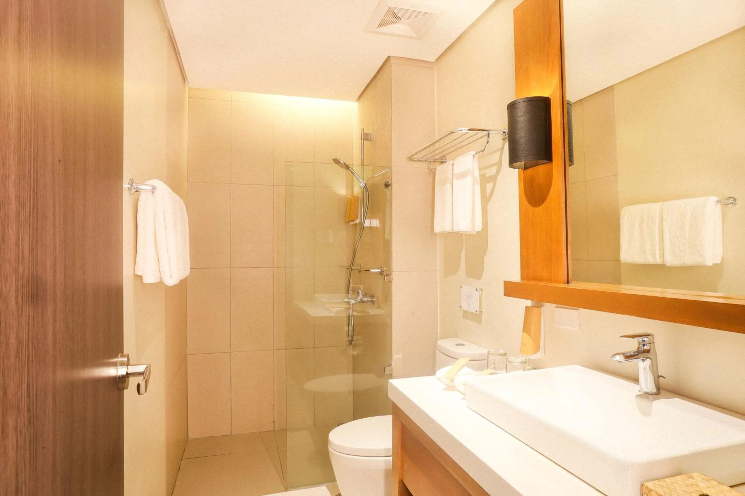 Bathroom, Bed in Huni Lio El Nido